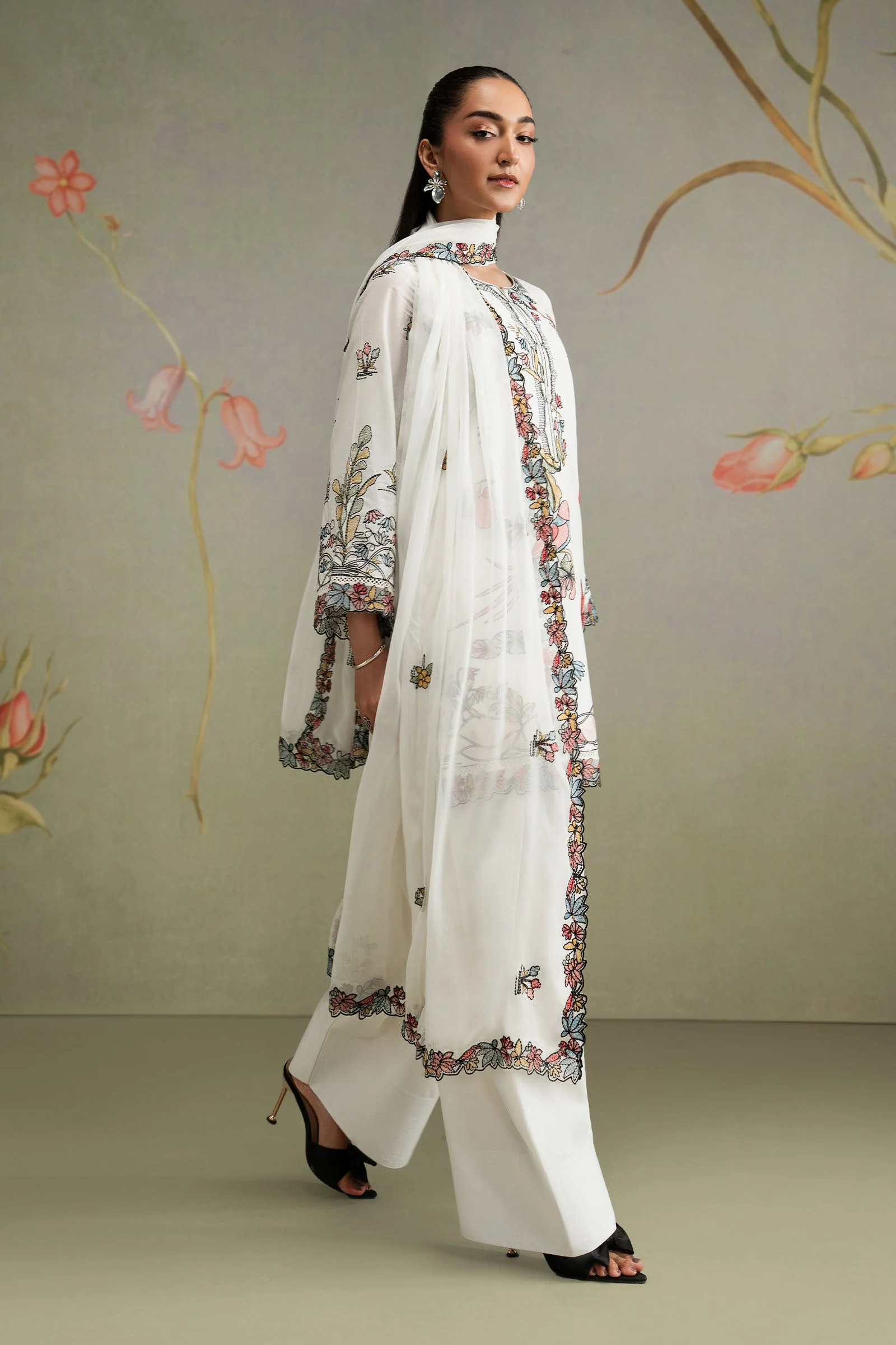 3 Piece Embroidered Lawn Suit - Image 7