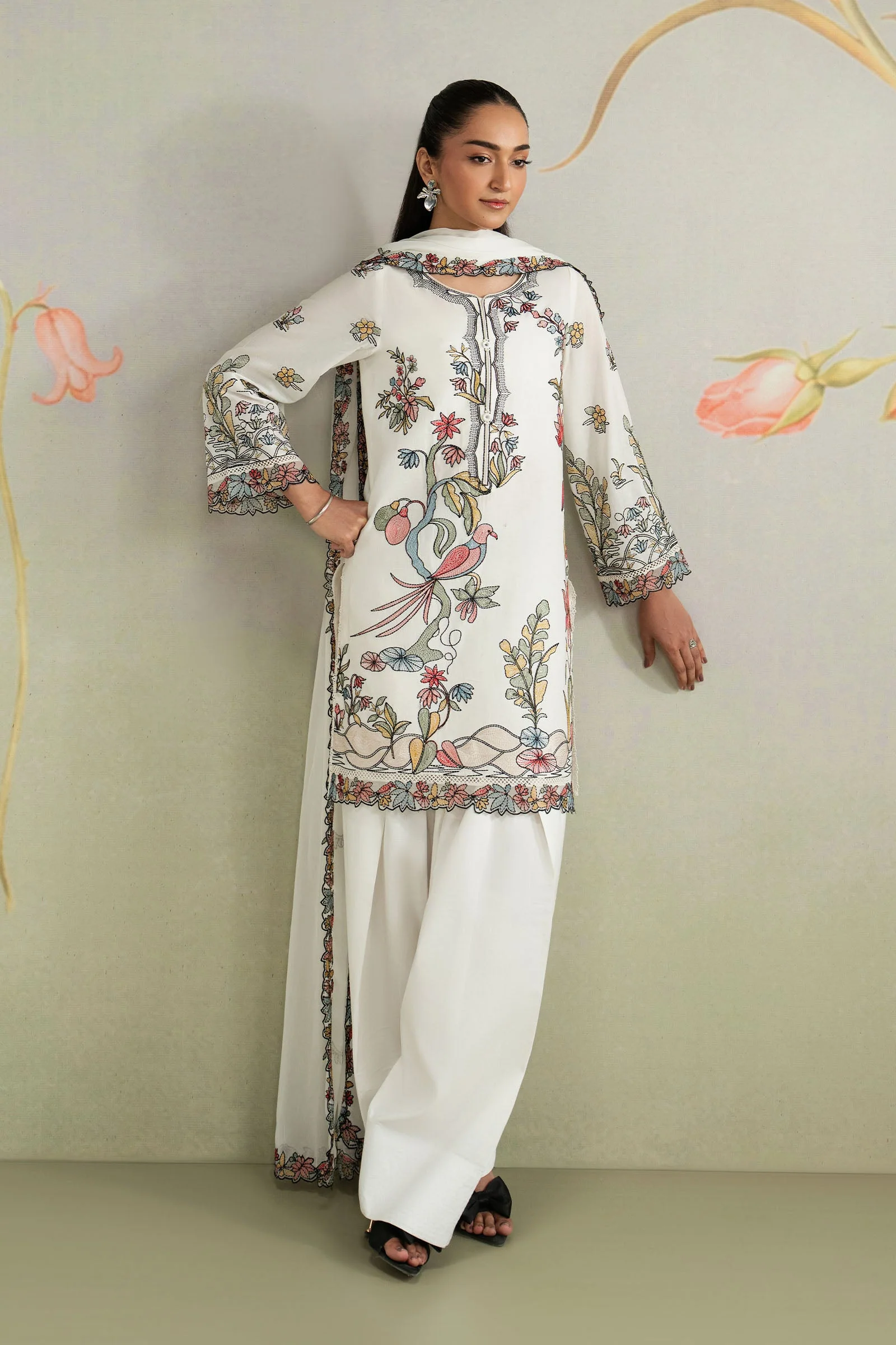 3 Piece Embroidered Lawn Suit - Image 8