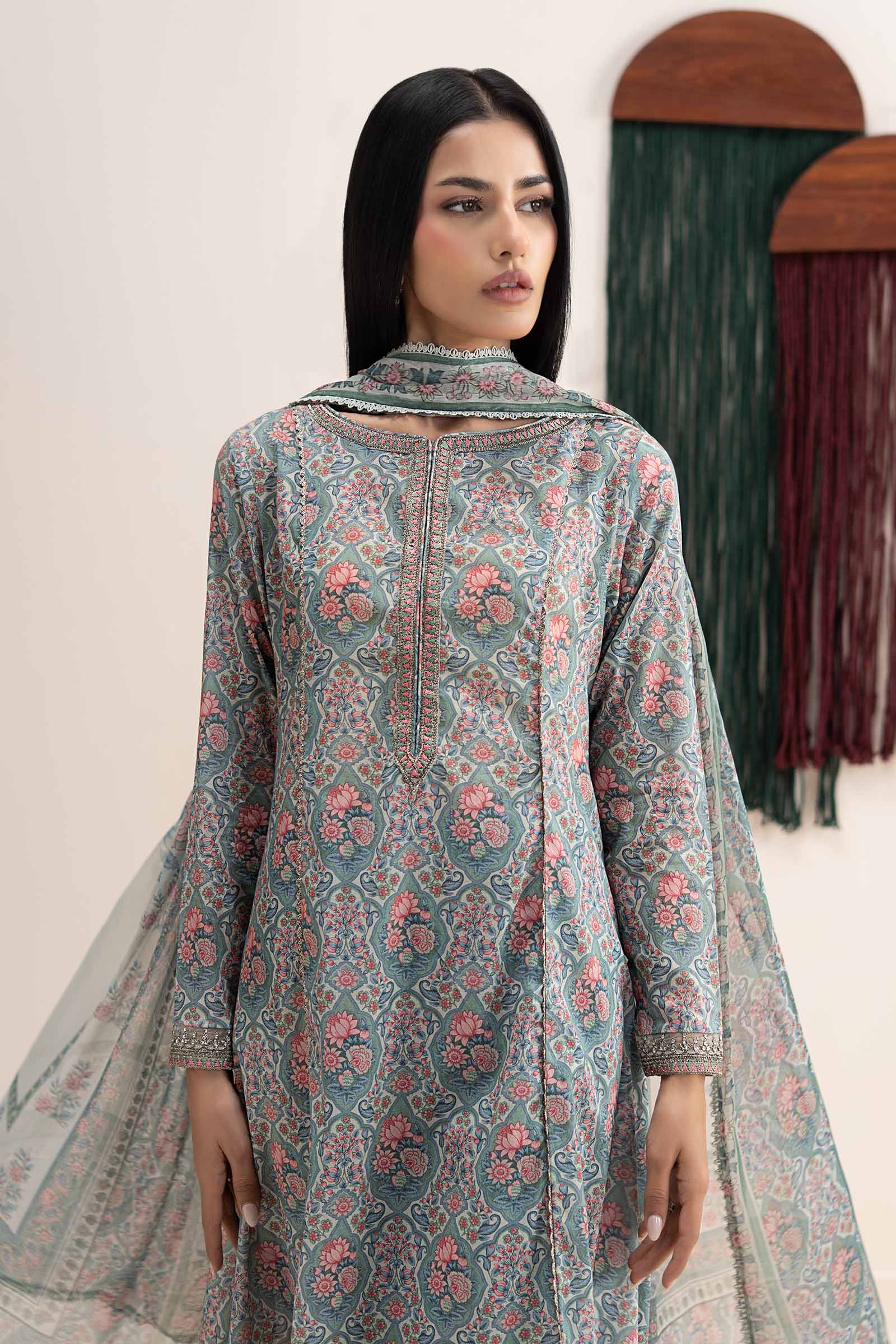 3 Piece Embroidered Lawn Suit - Image 2
