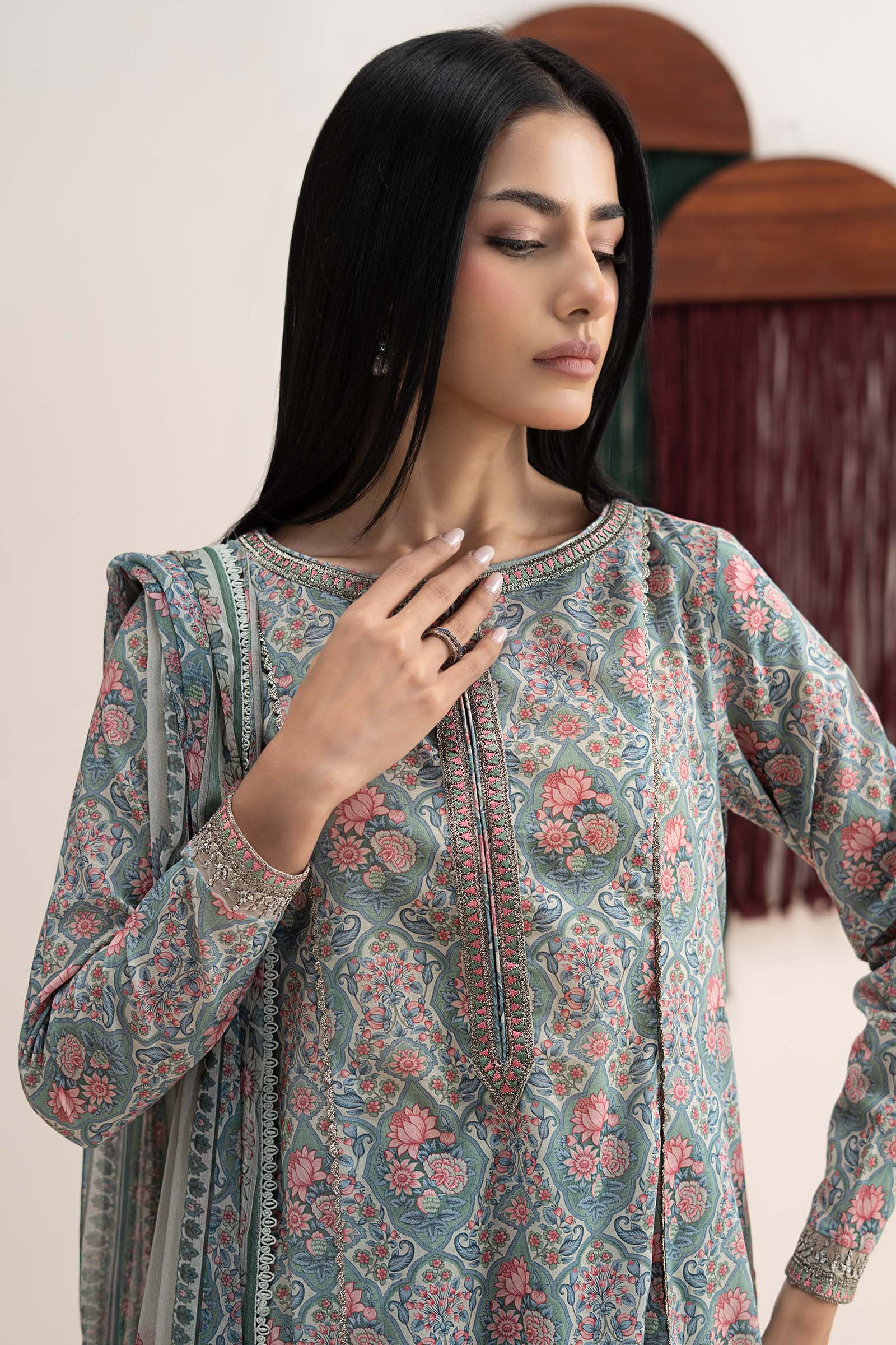 3 Piece Embroidered Lawn Suit - Image 3
