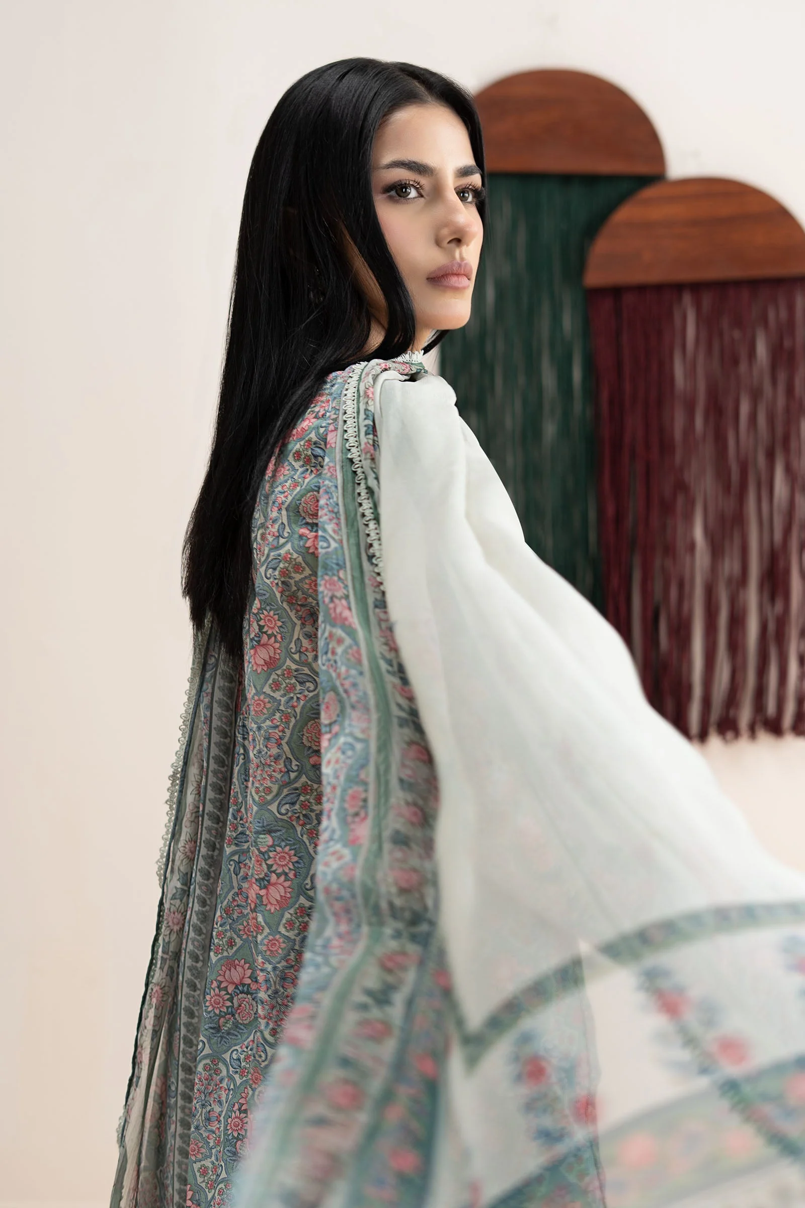 3 Piece Embroidered Lawn Suit - Image 4