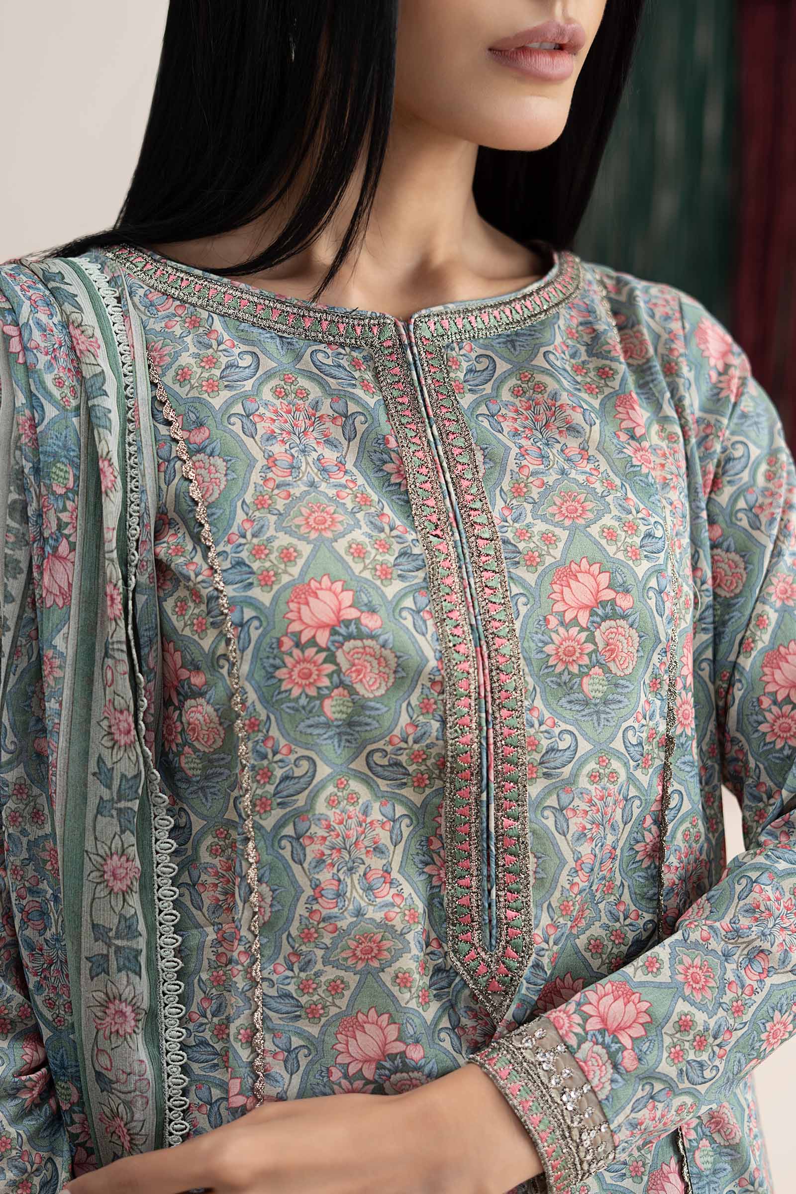 3 Piece Embroidered Lawn Suit - Image 5