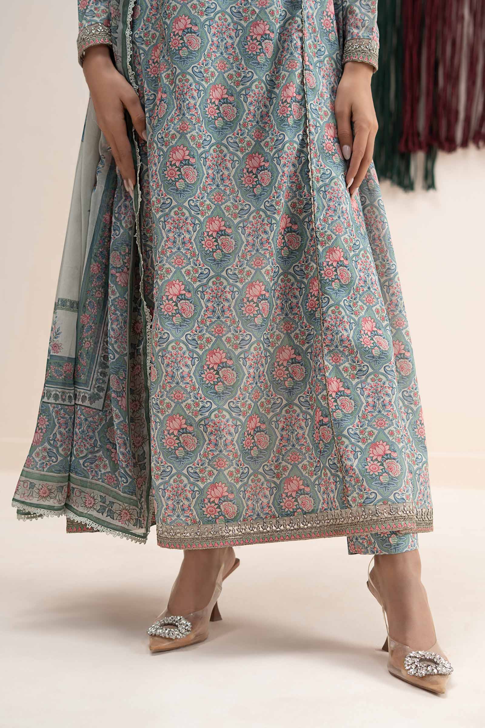 3 Piece Embroidered Lawn Suit - Image 6