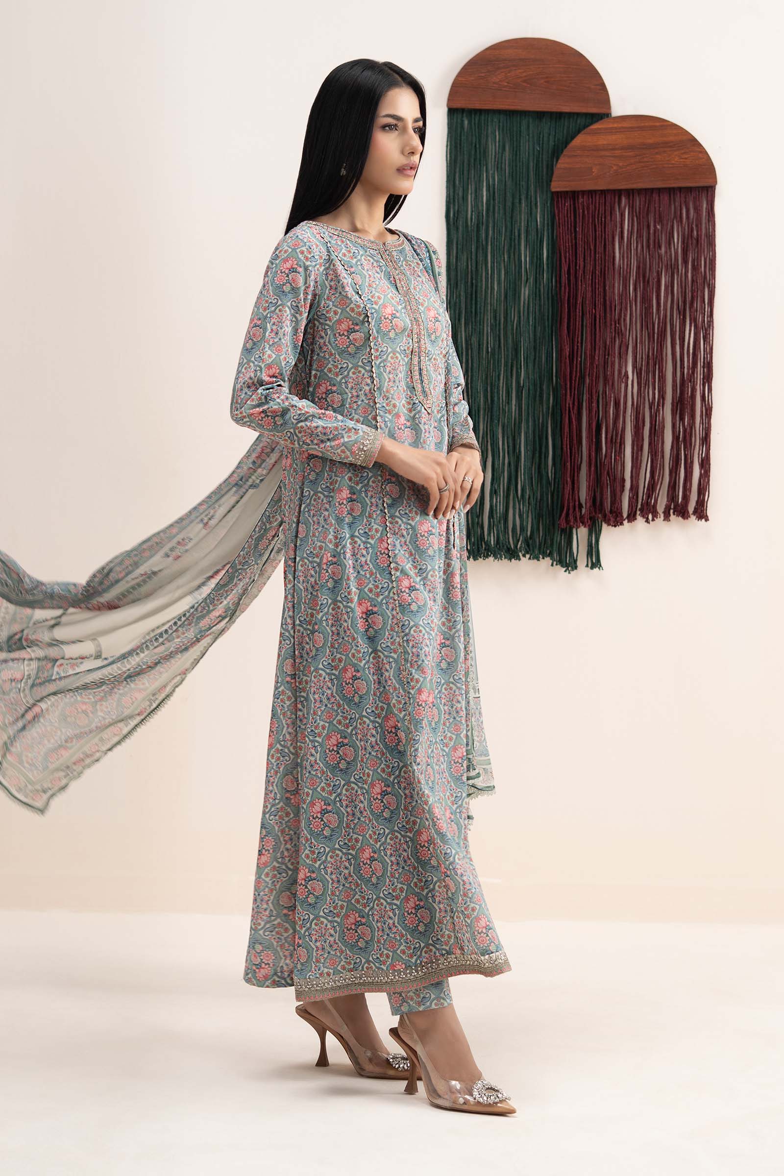 3 Piece Embroidered Lawn Suit - Image 7