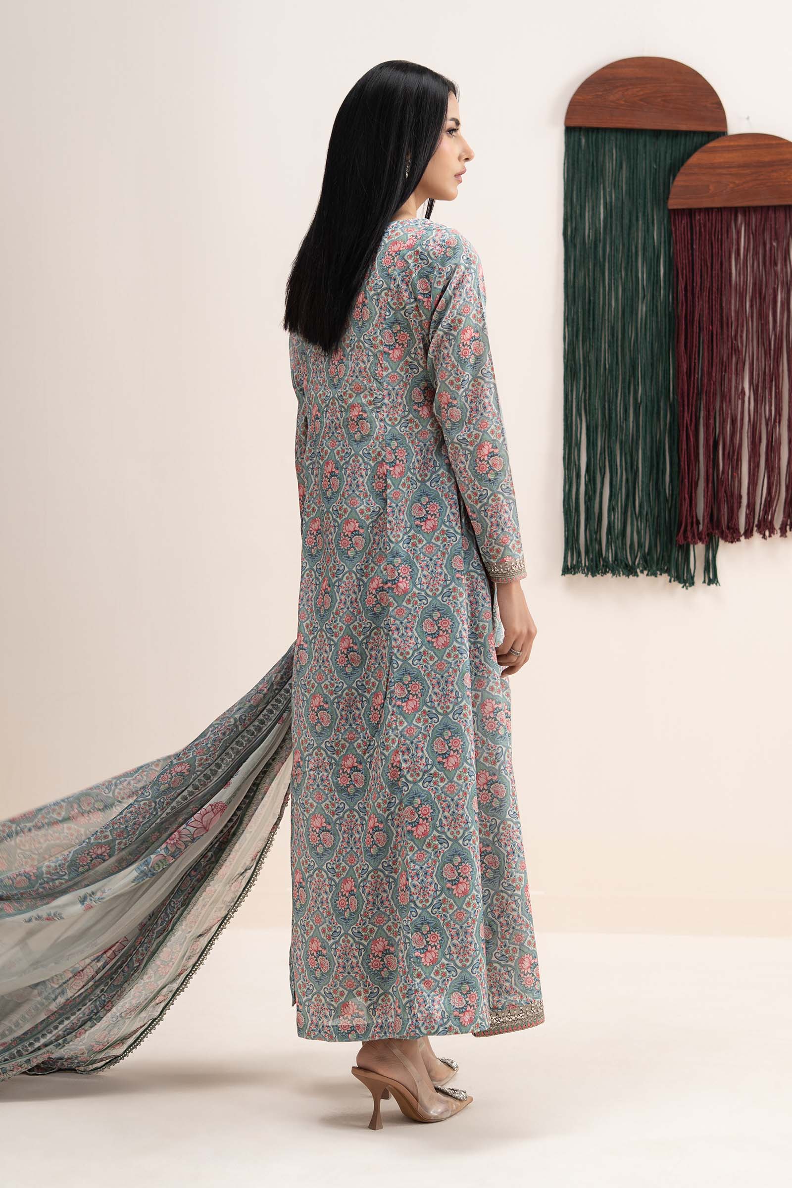 3 Piece Embroidered Lawn Suit - Image 8