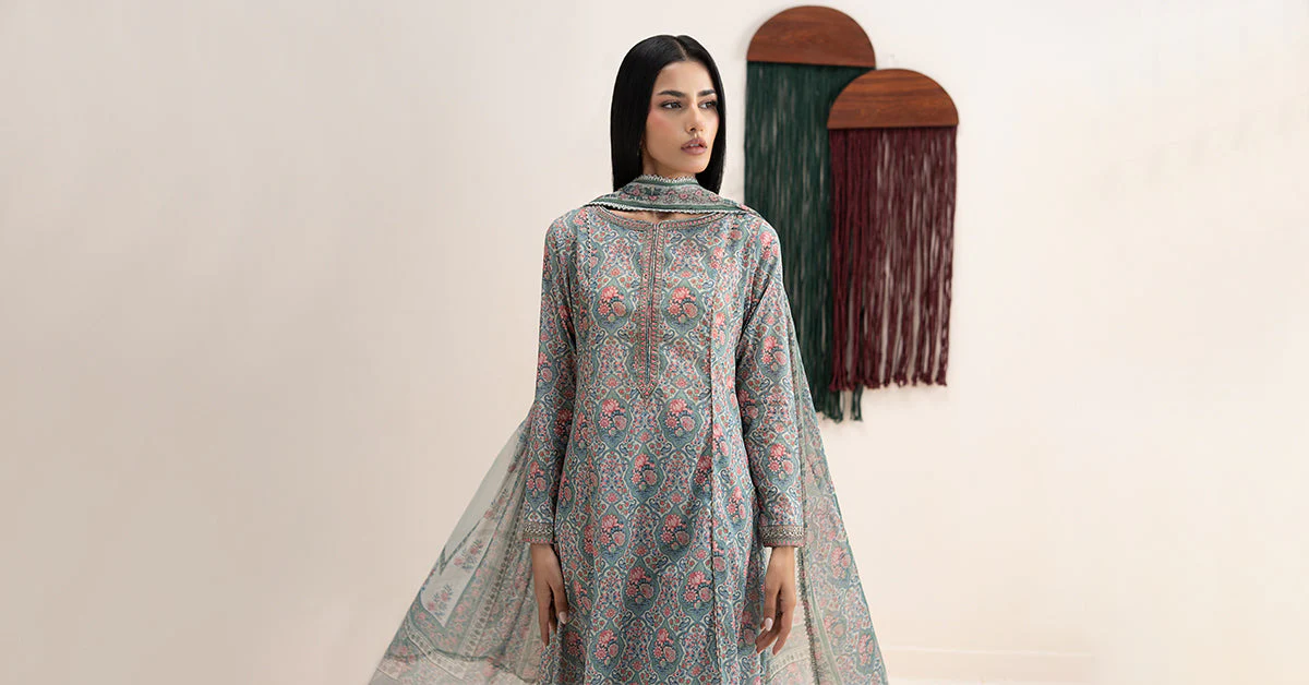 3 Piece Embroidered Lawn Suit - Image 9