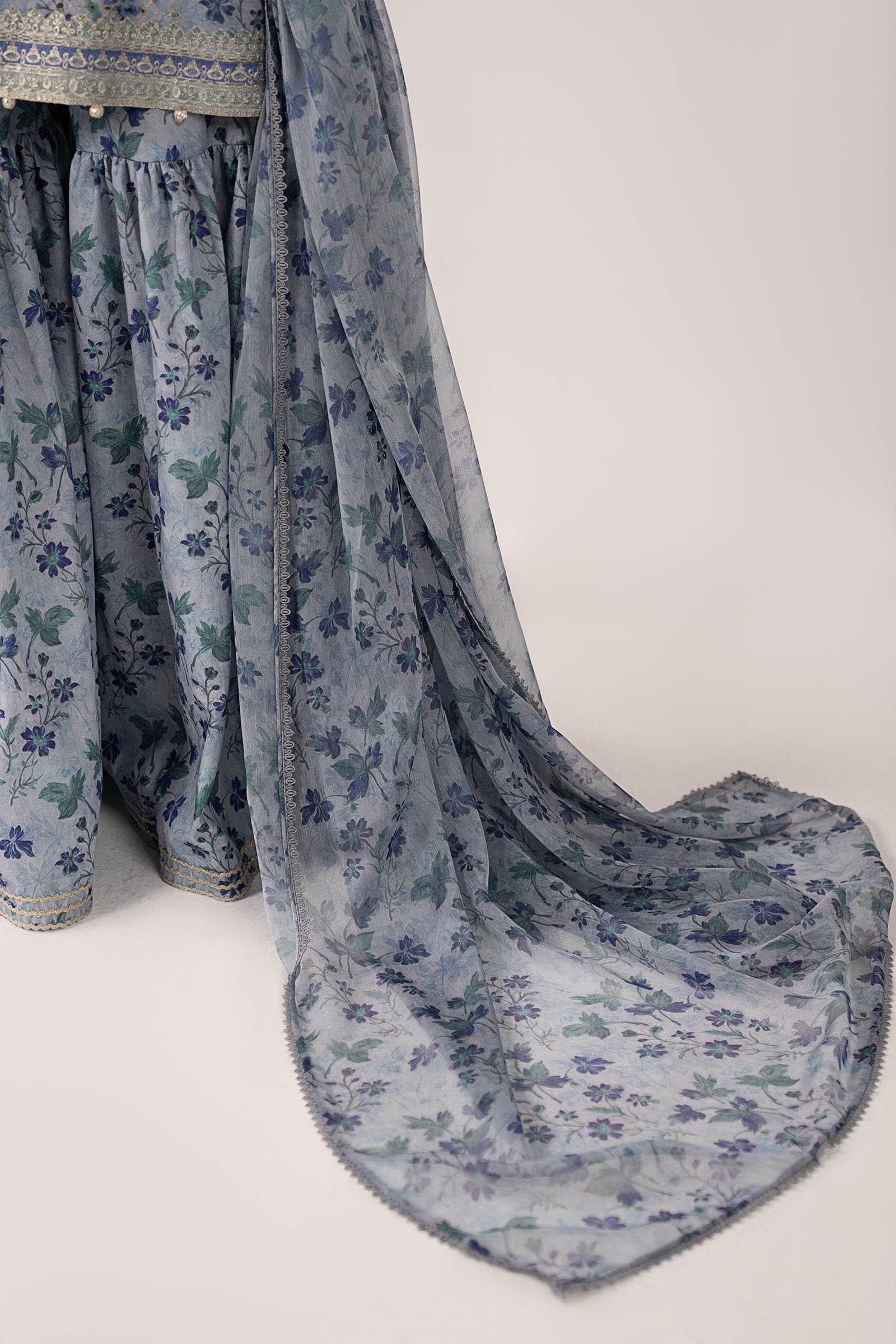 3 Piece Embroidered Lawn Suit - Image 12