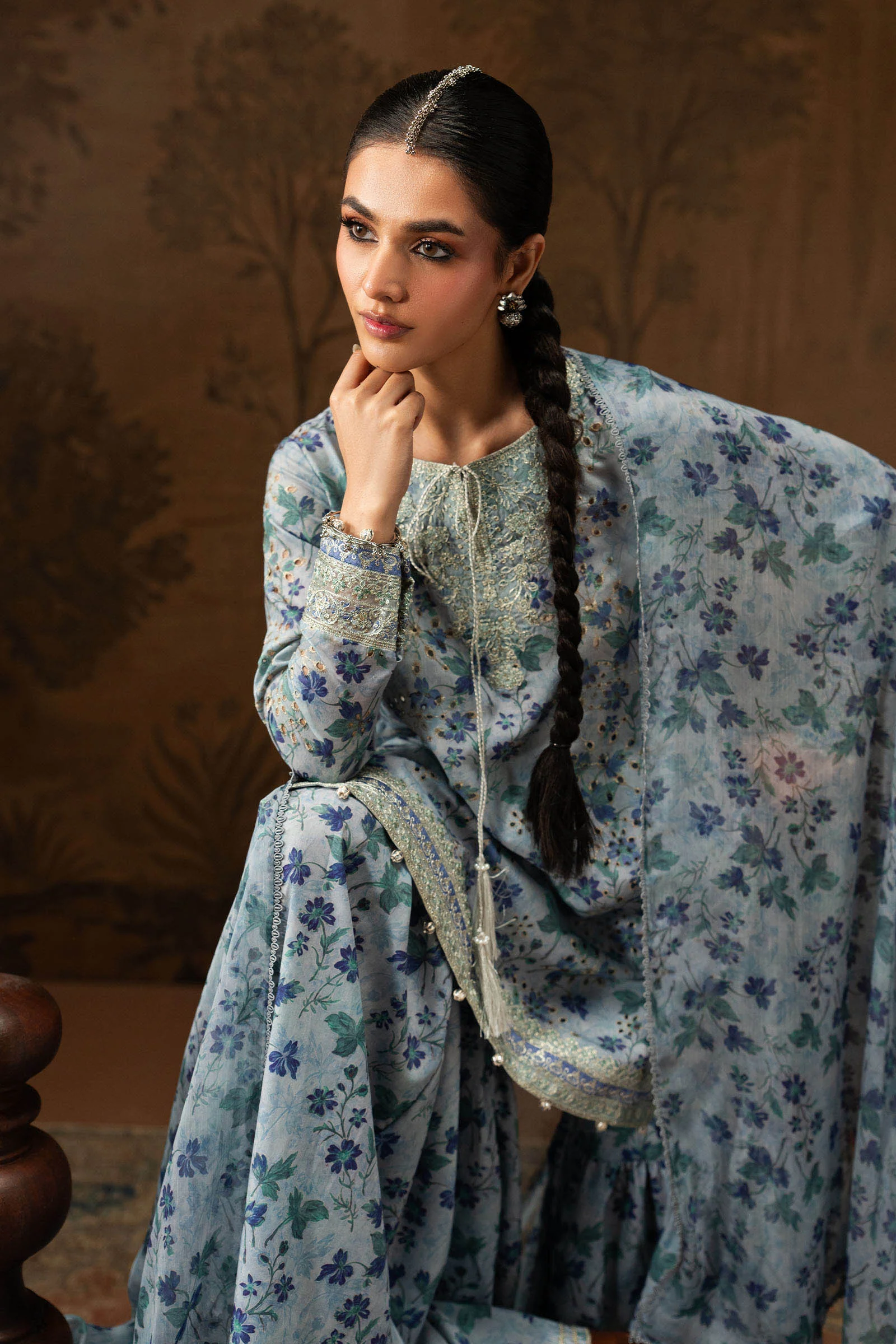 3 Piece Embroidered Lawn Suit - Image 2