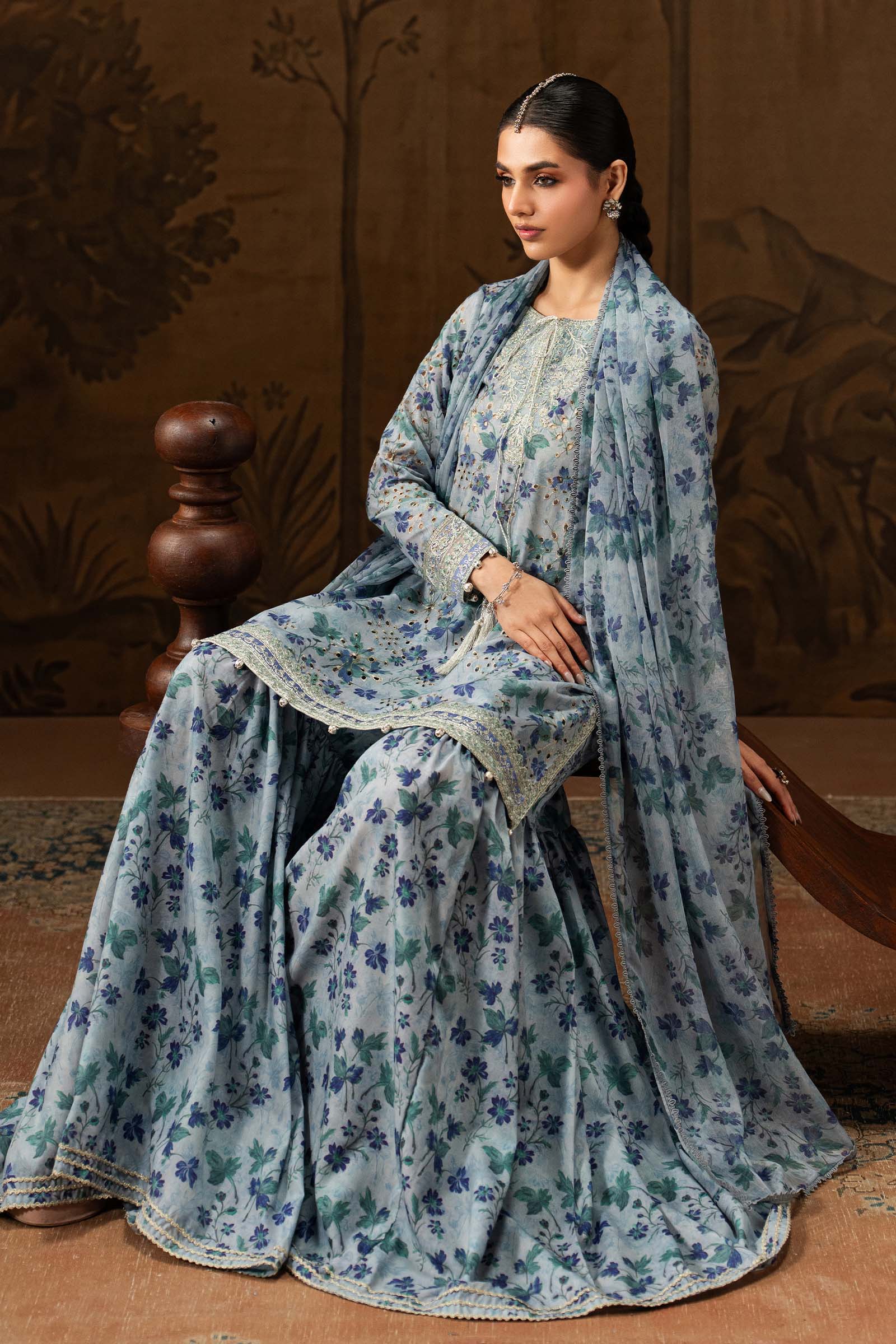 3 Piece Embroidered Lawn Suit - Image 3