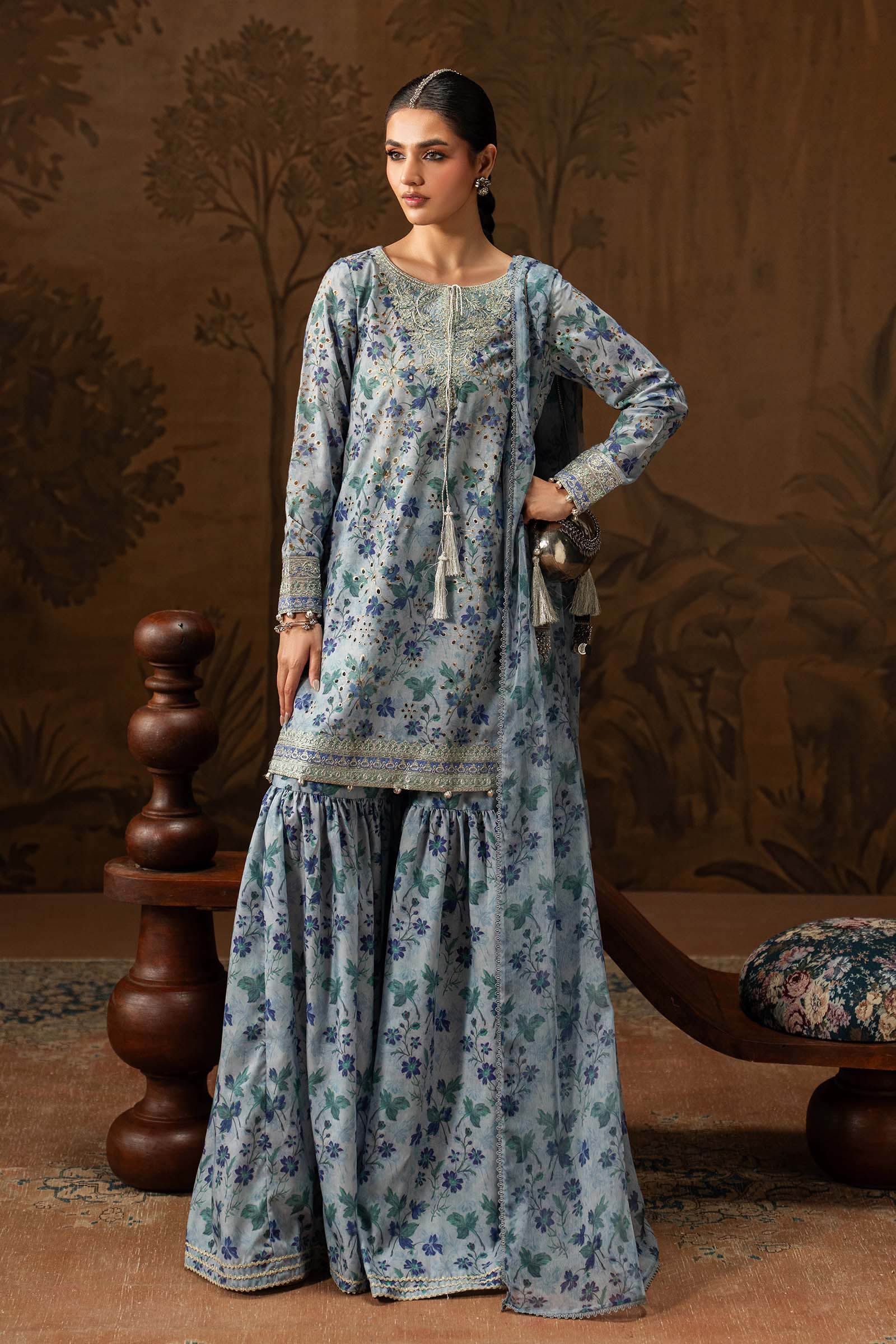 3 Piece Embroidered Lawn Suit - Image 4