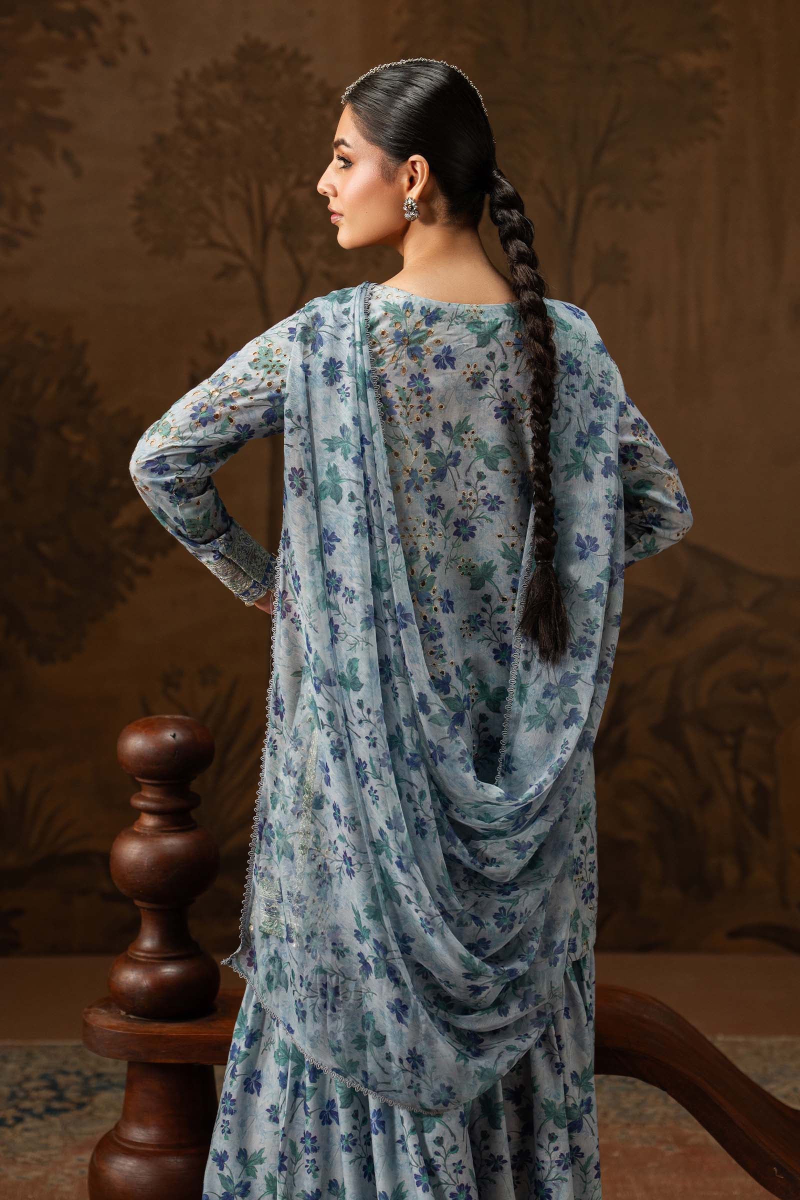 3 Piece Embroidered Lawn Suit - Image 6