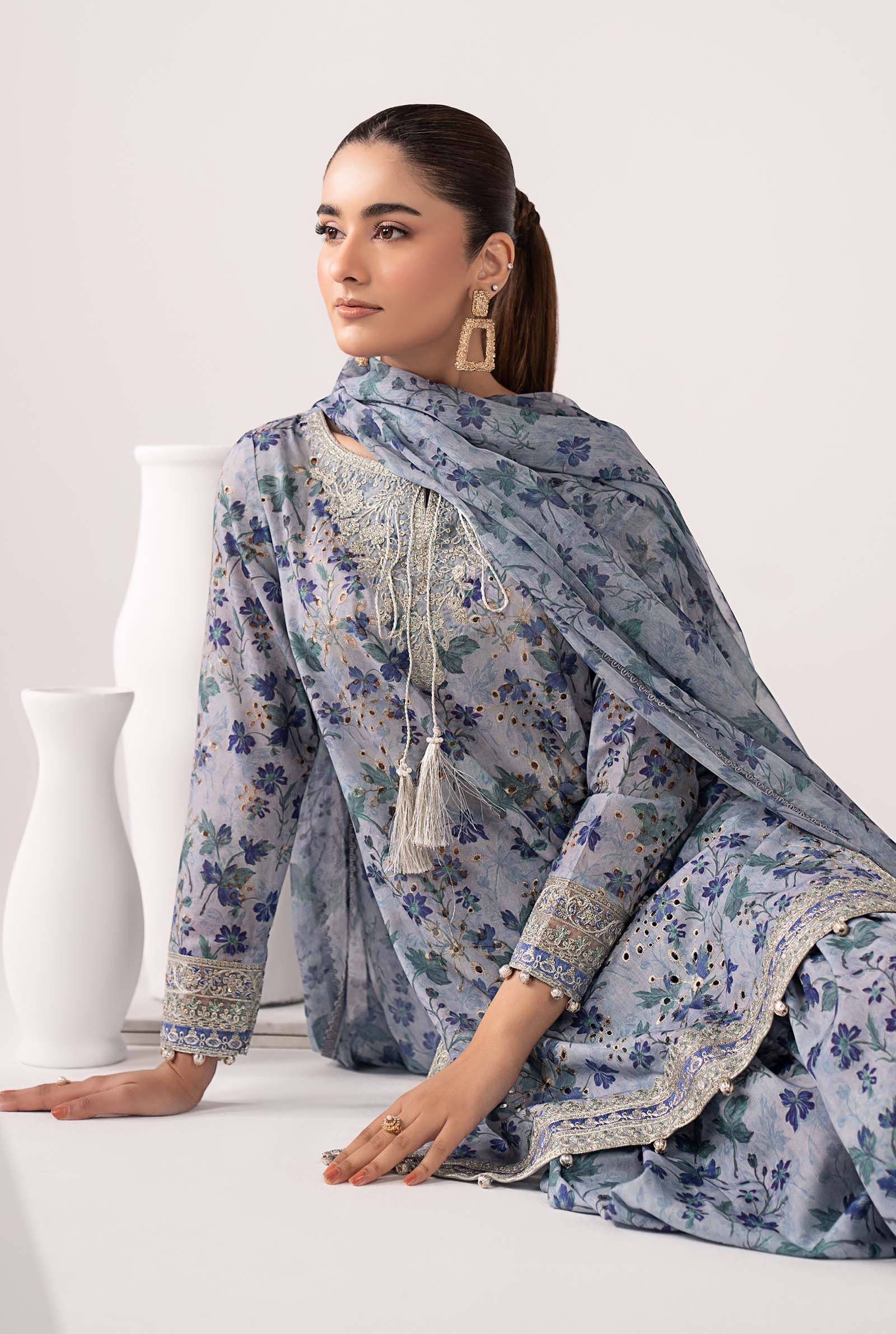 3 Piece Embroidered Lawn Suit - Image 8