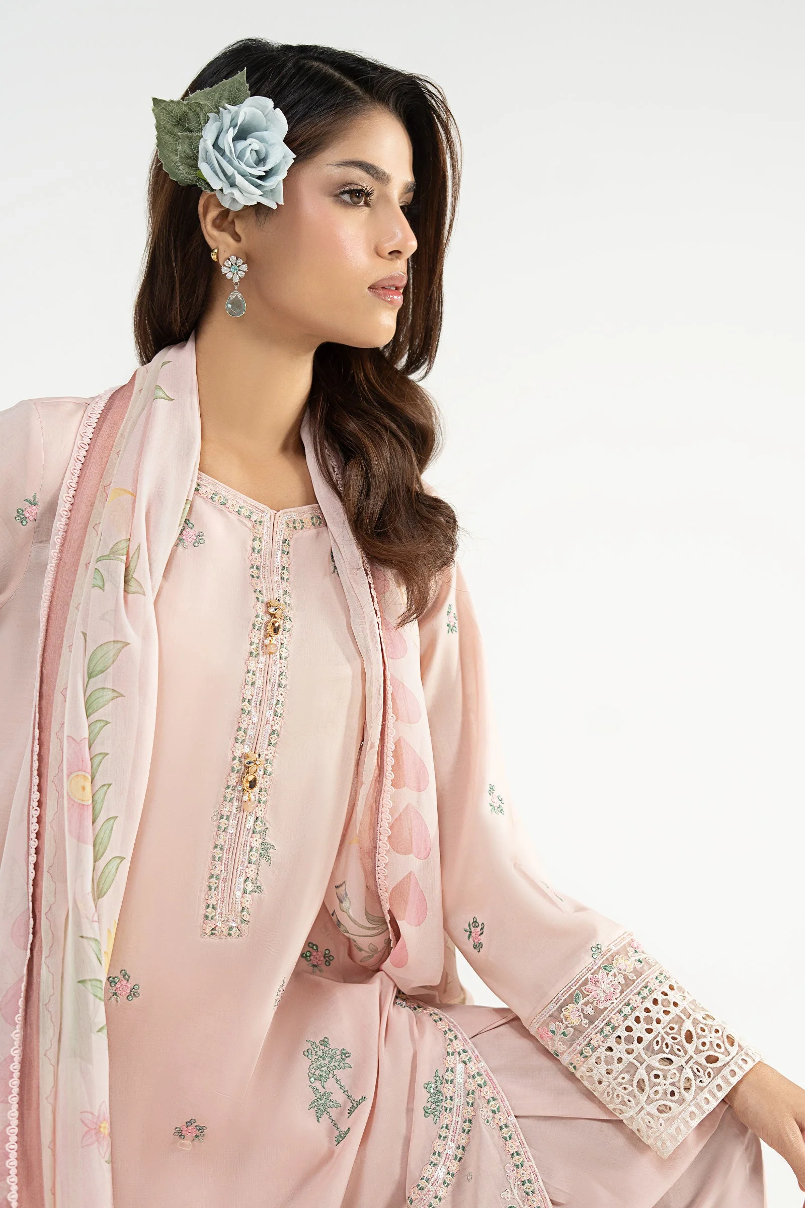 3 Piece Embroidered Lawn Suit - Image 2