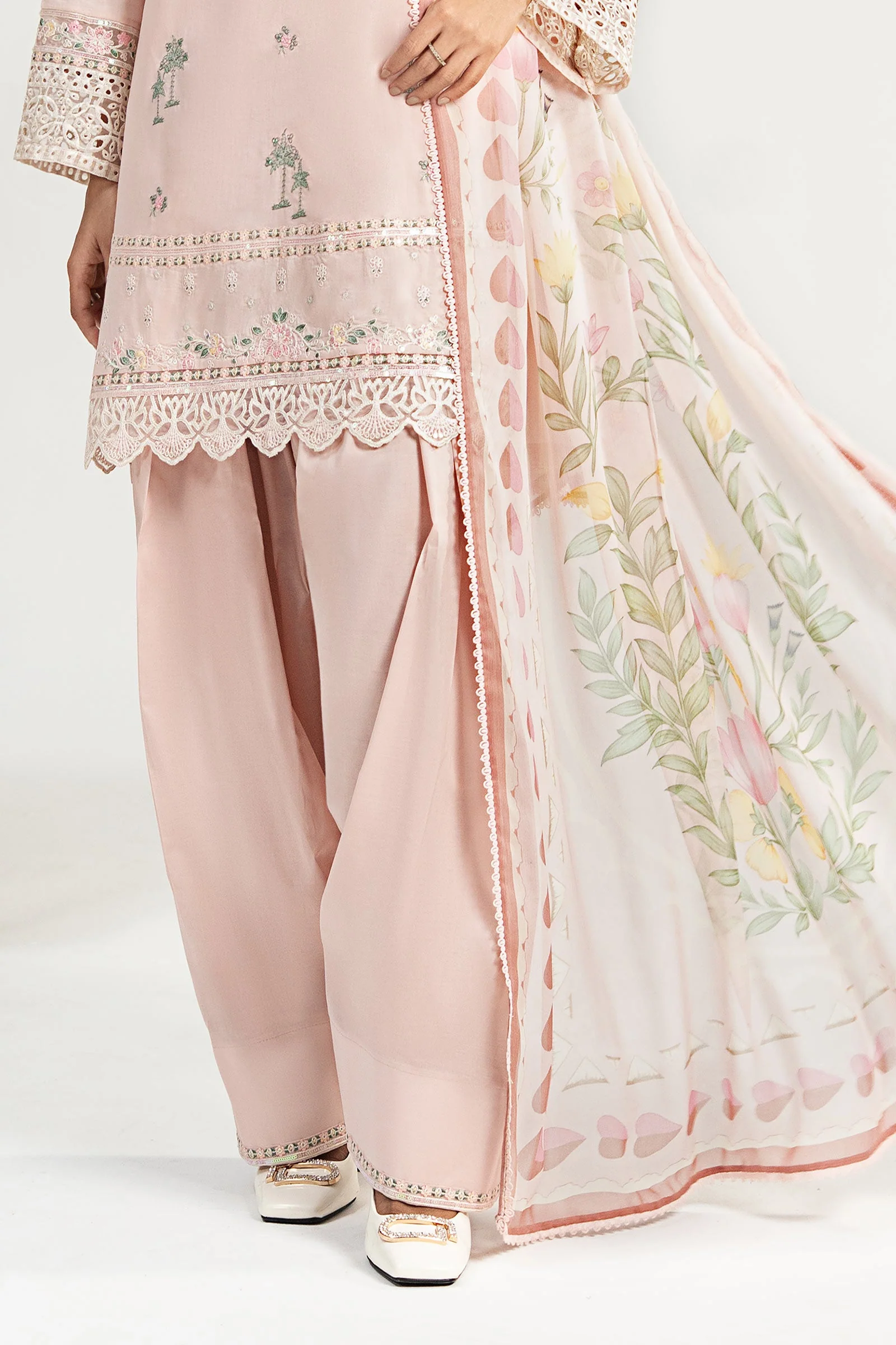 3 Piece Embroidered Lawn Suit - Image 5