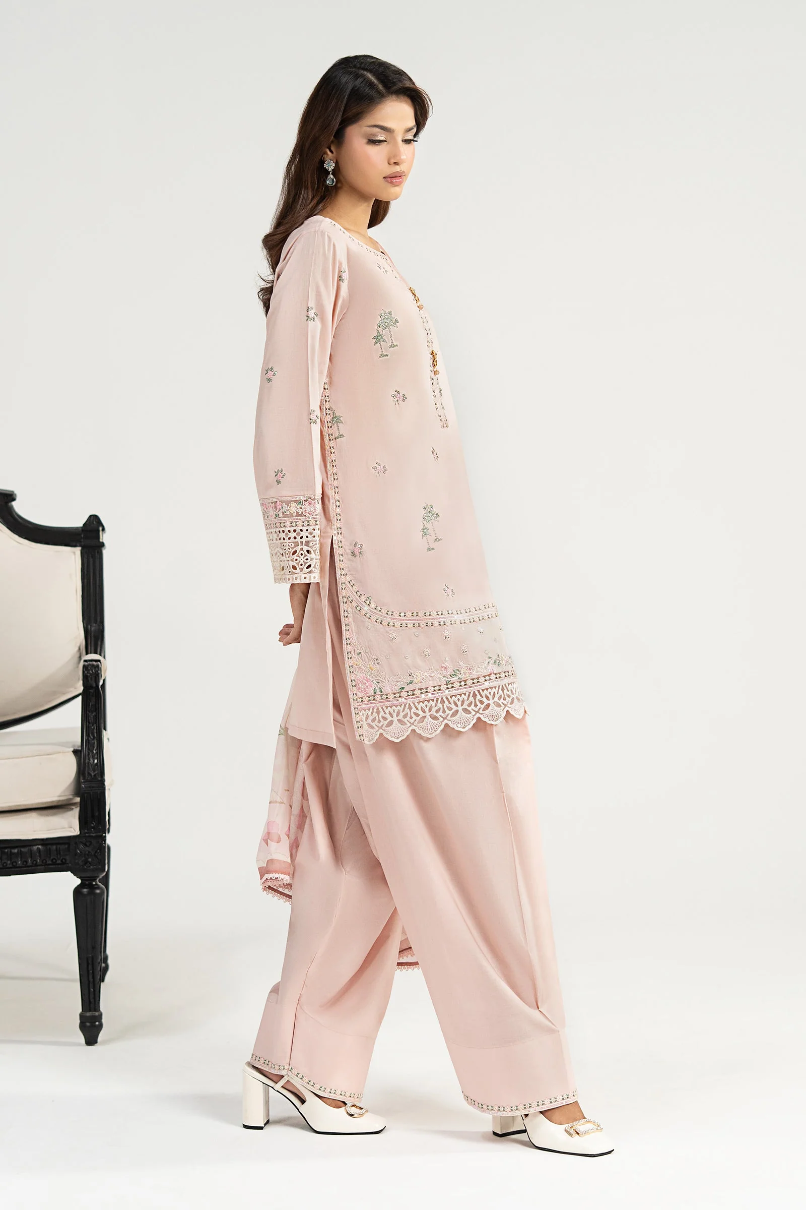 3 Piece Embroidered Lawn Suit - Image 6