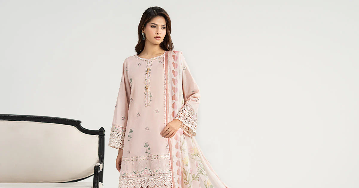 3 Piece Embroidered Lawn Suit - Image 8