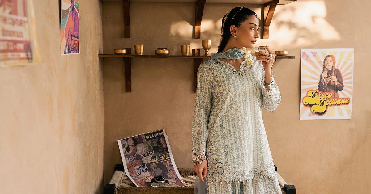 3 Piece Embroidered Lawn Suit - Image 12