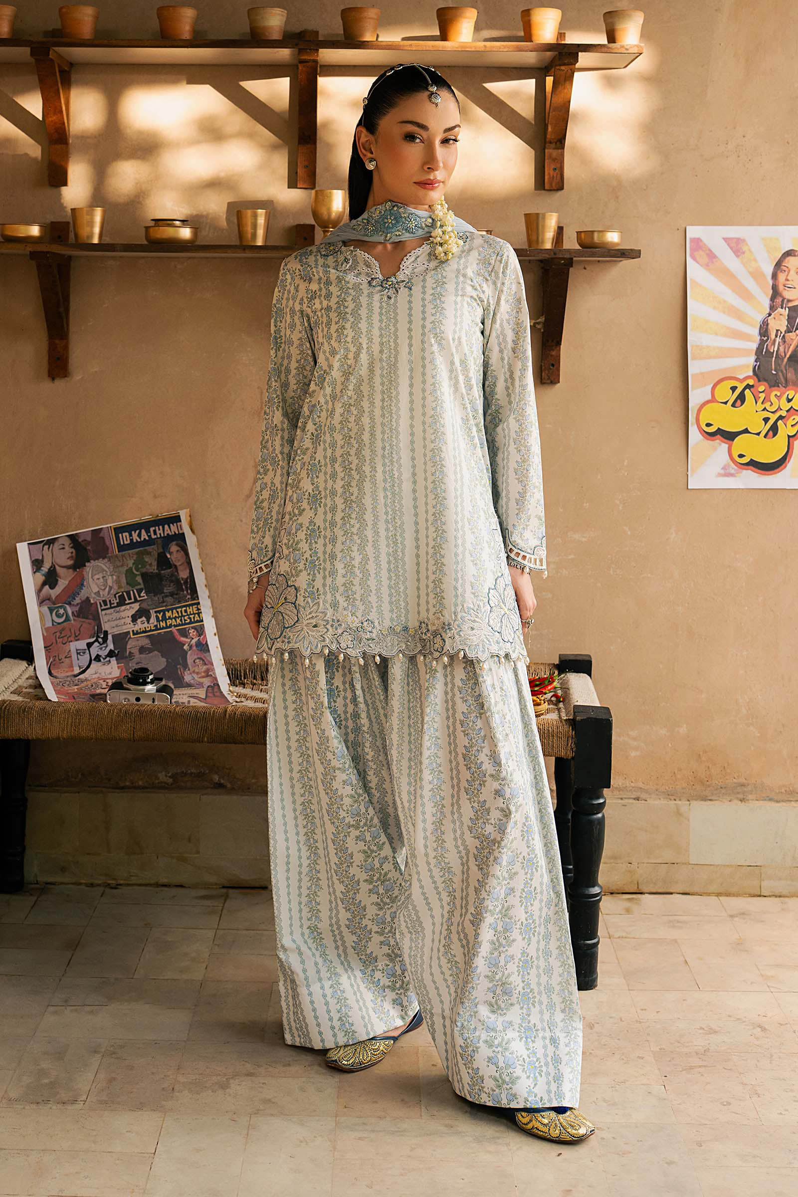 3 Piece Embroidered Lawn Suit - Image 3