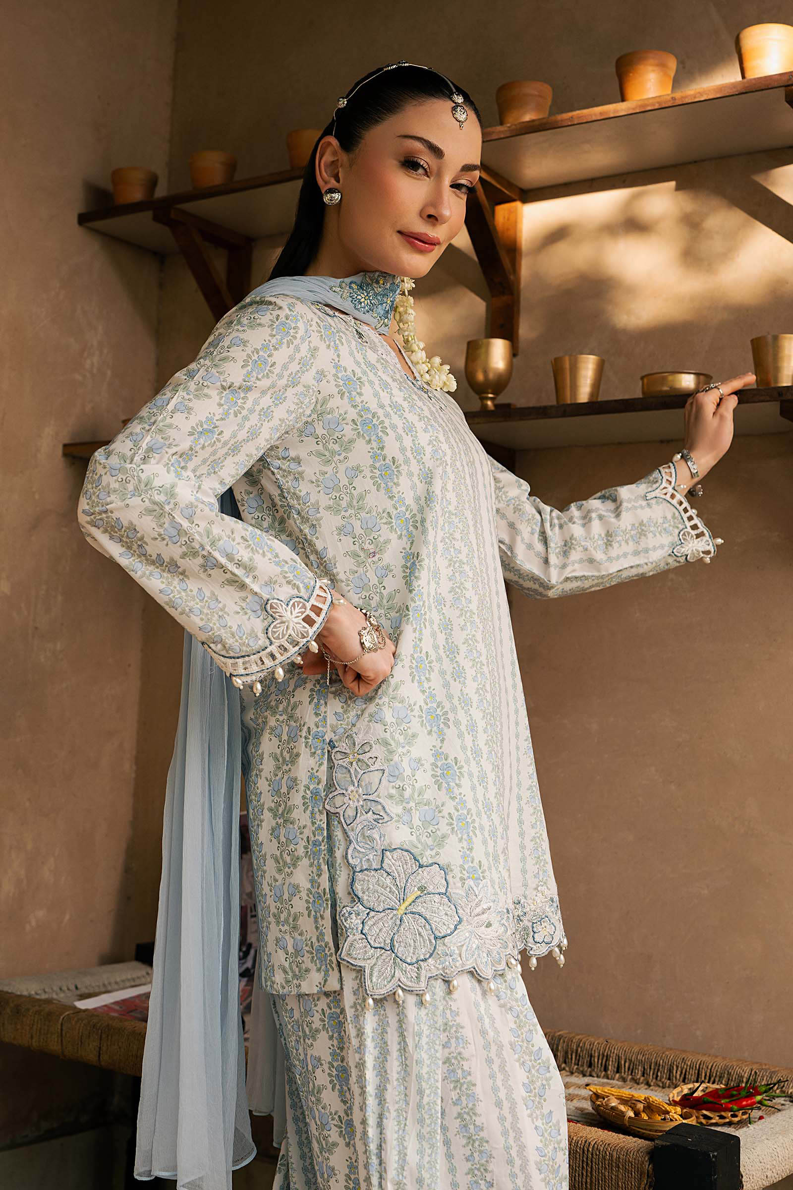 3 Piece Embroidered Lawn Suit - Image 6