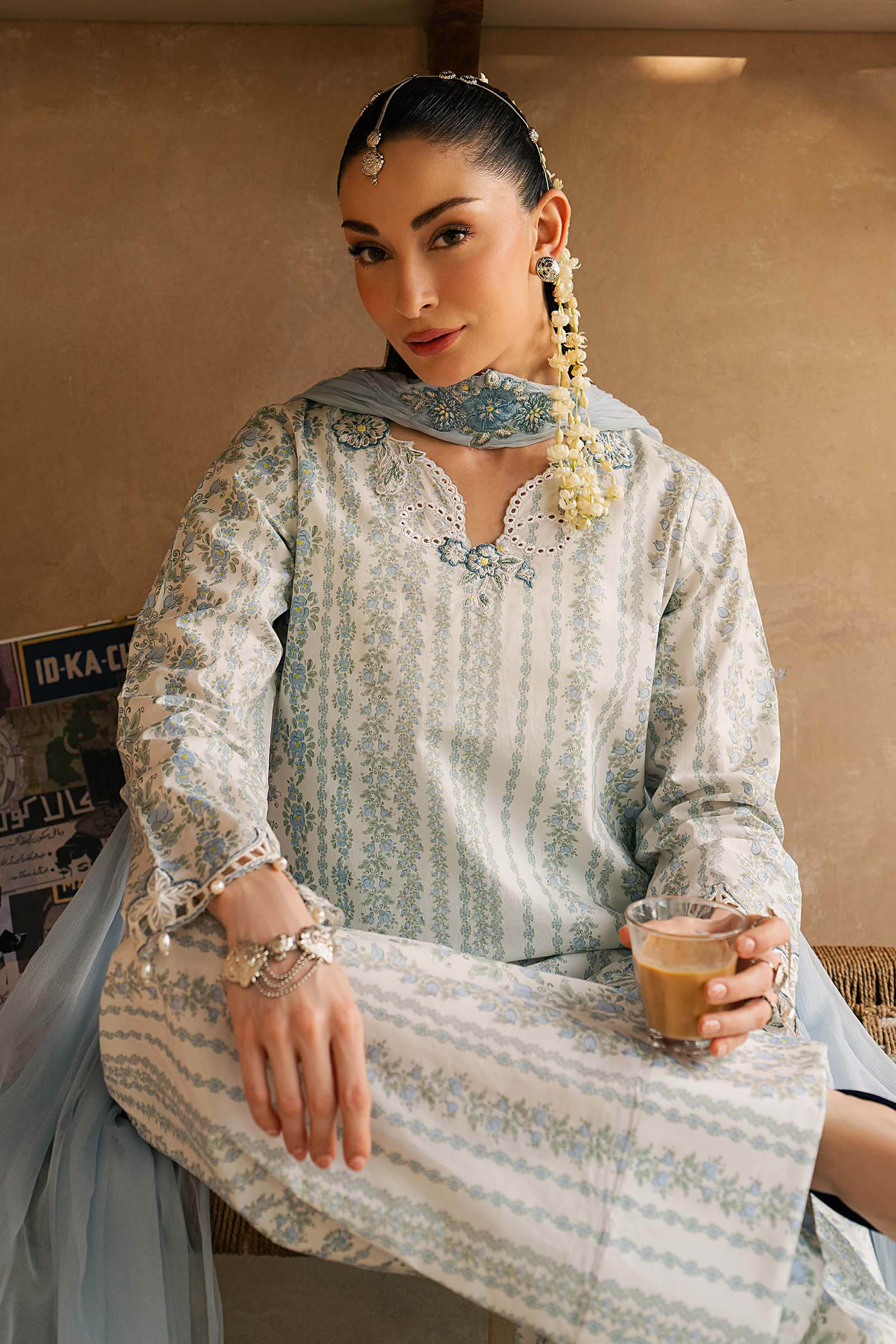 3 Piece Embroidered Lawn Suit - Image 7