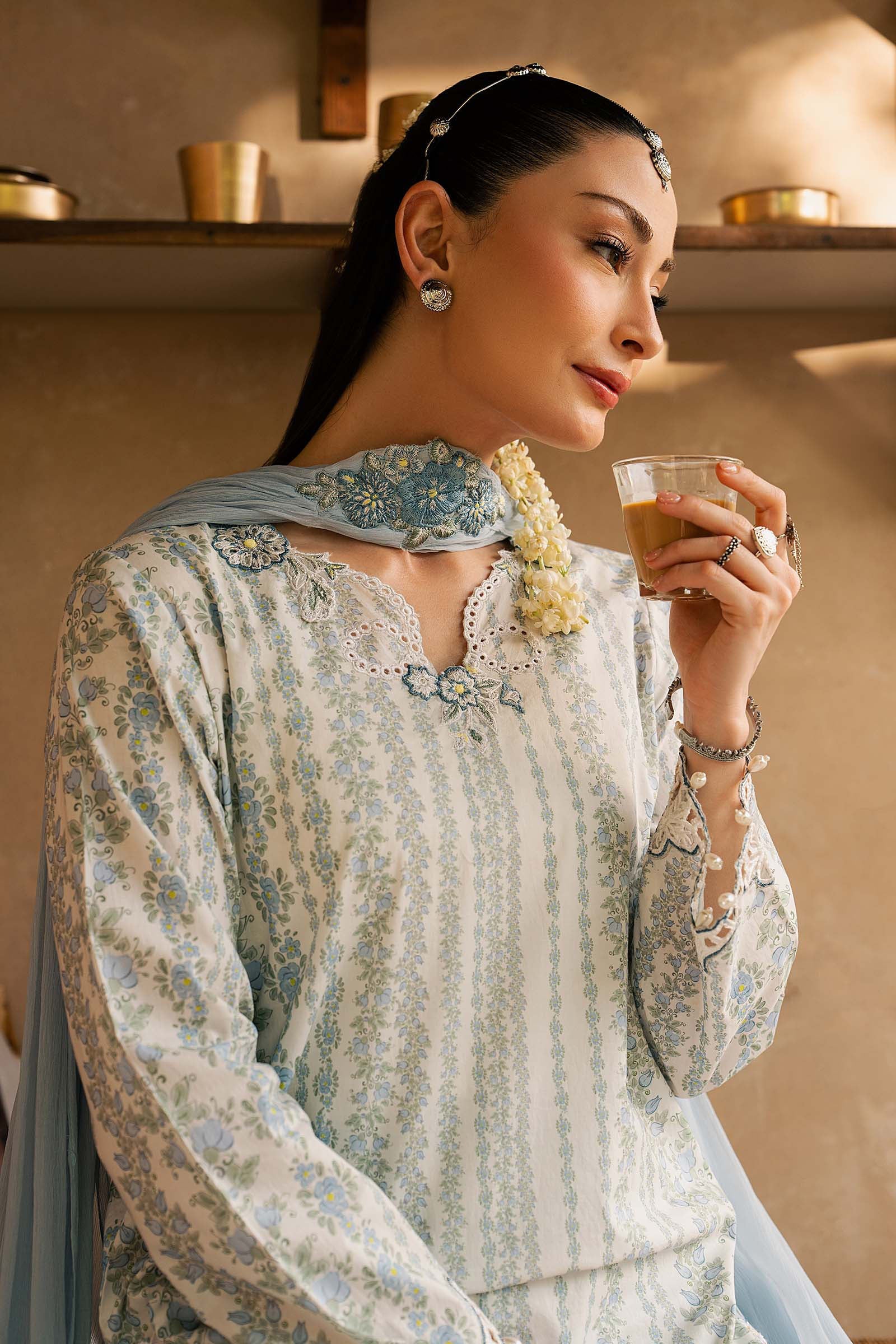 3 Piece Embroidered Lawn Suit - Image 8