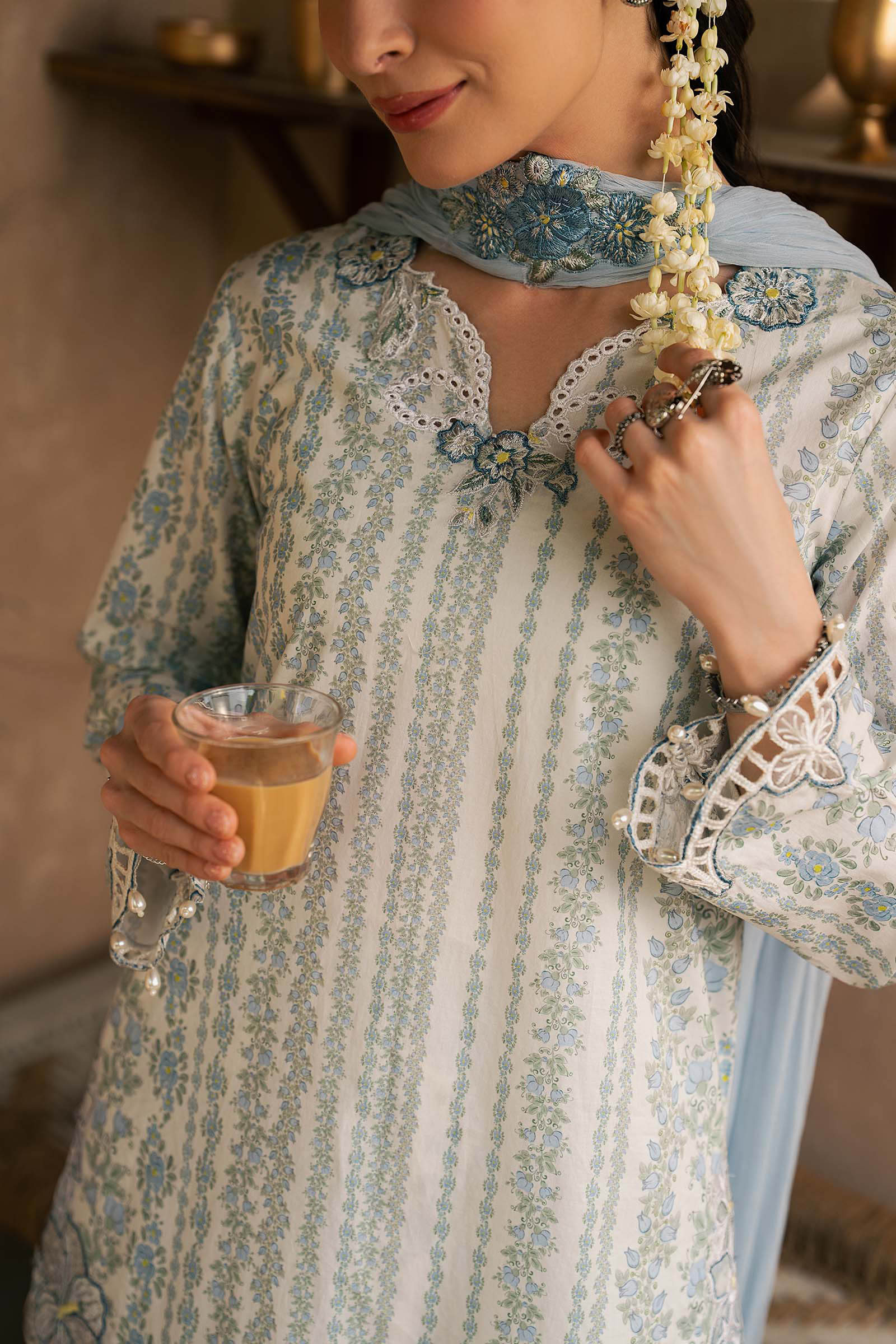 3 Piece Embroidered Lawn Suit - Image 9