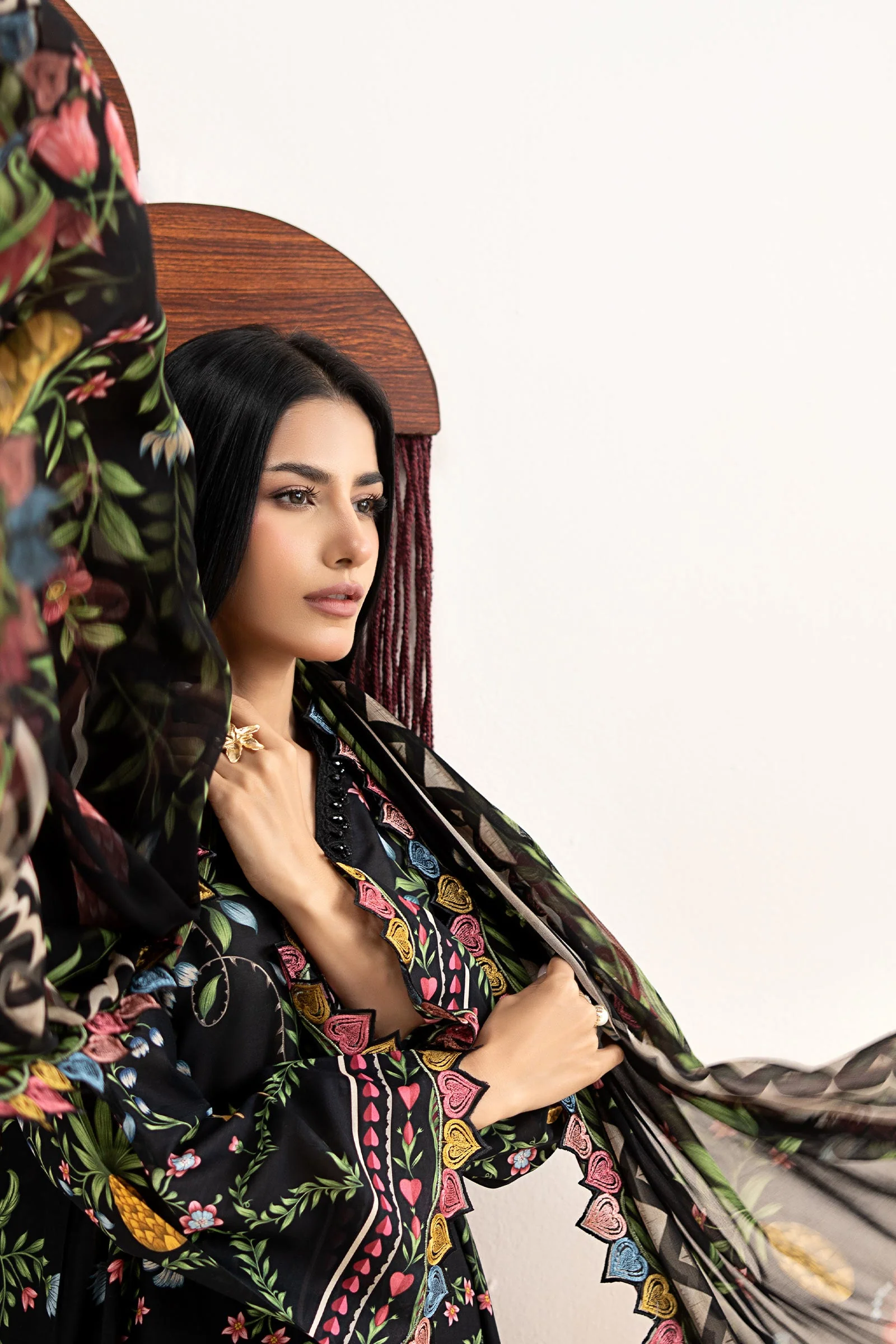 3 Piece Embroidered Lawn Suit - Image 4