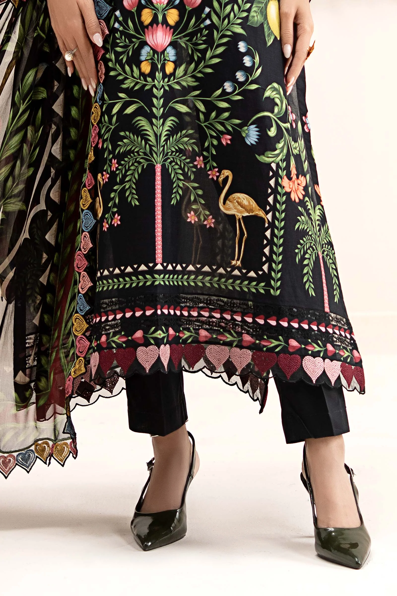 3 Piece Embroidered Lawn Suit - Image 6