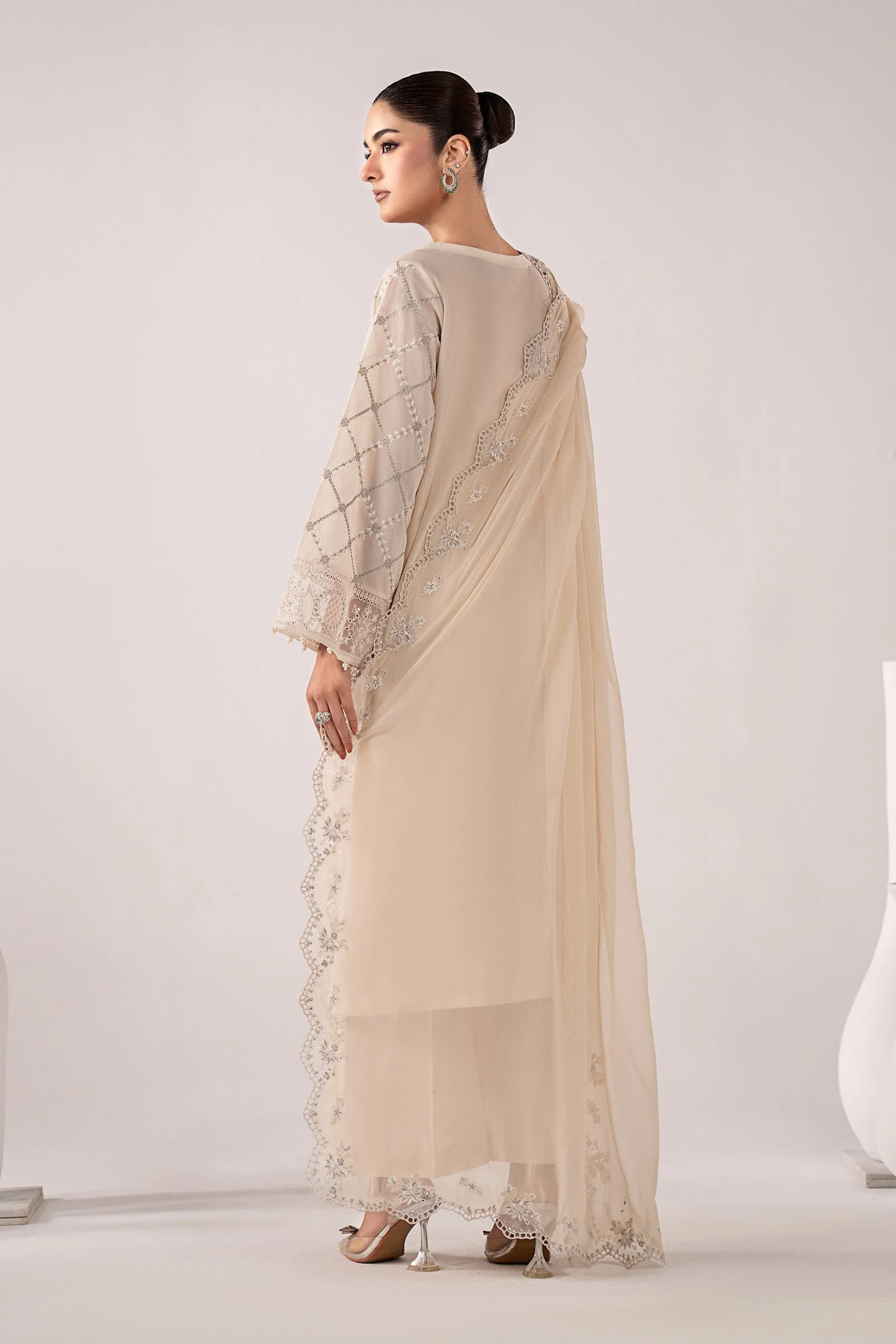3 Piece Embroidered Lawn Suit - Image 6