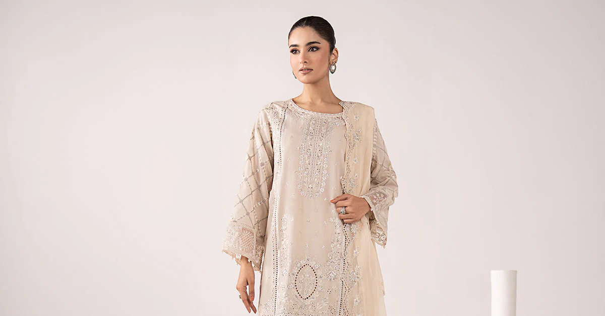 3 Piece Embroidered Lawn Suit - Image 7