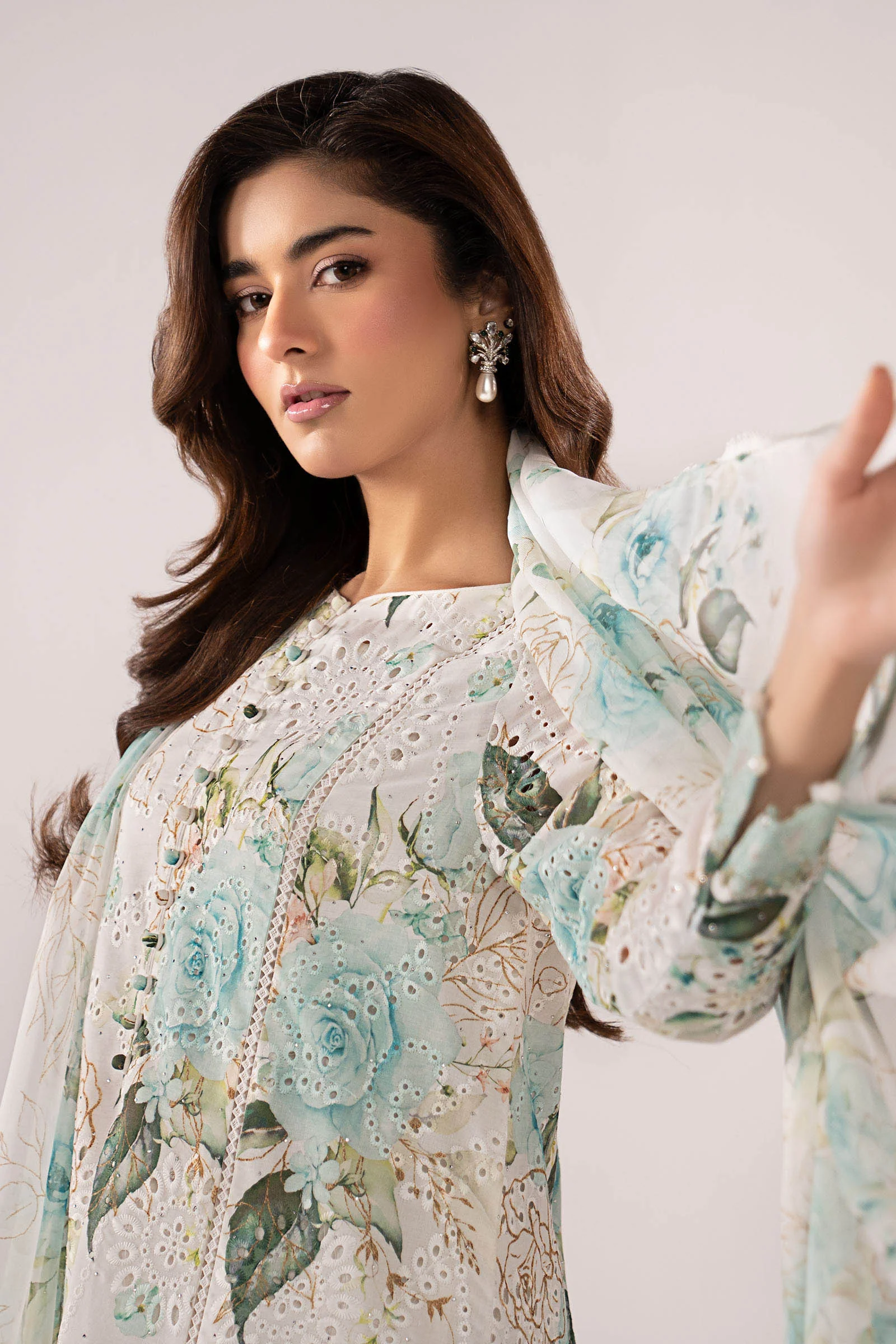 3 Piece Embroidered Lawn Suit - Image 2