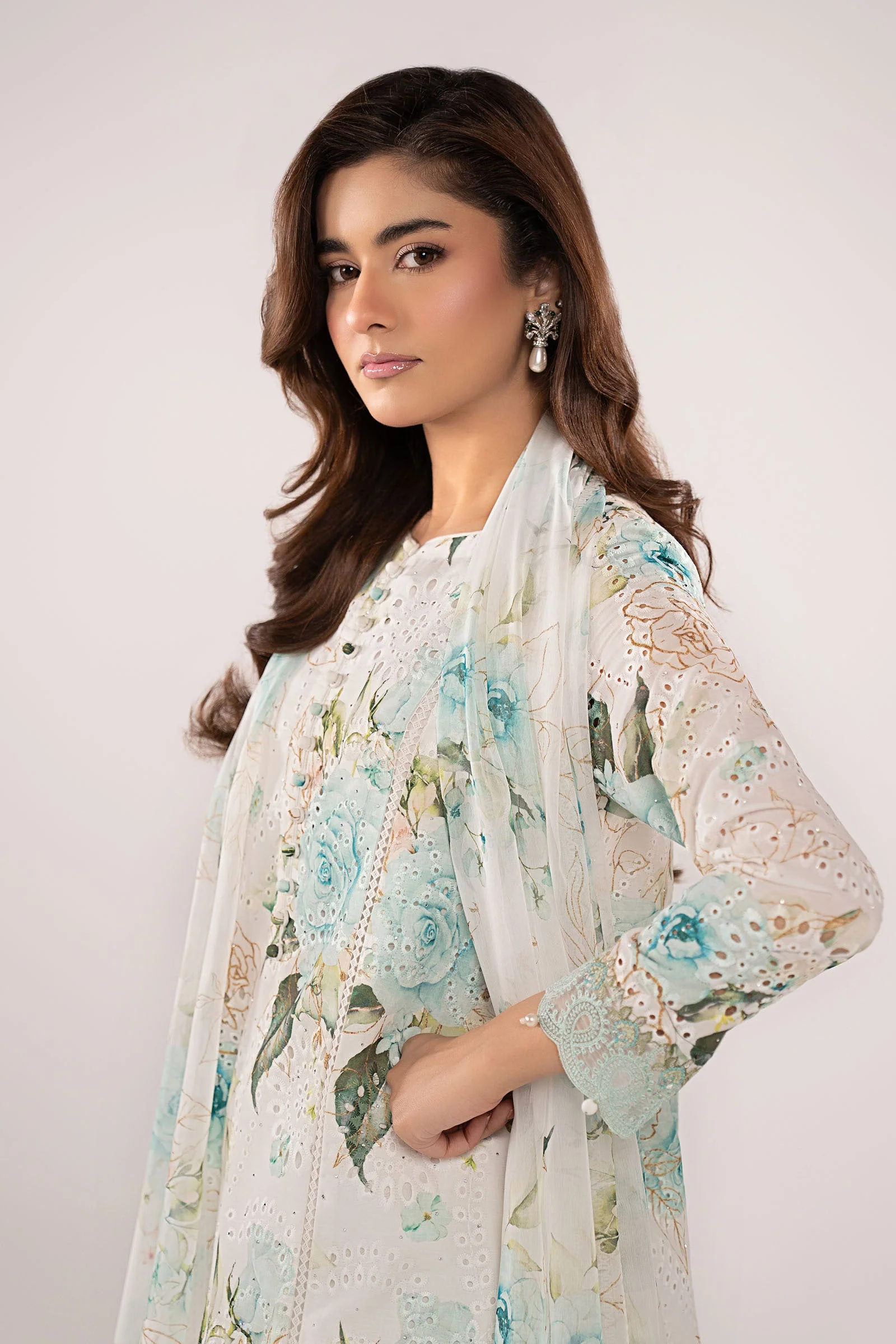 3 Piece Embroidered Lawn Suit - Image 3
