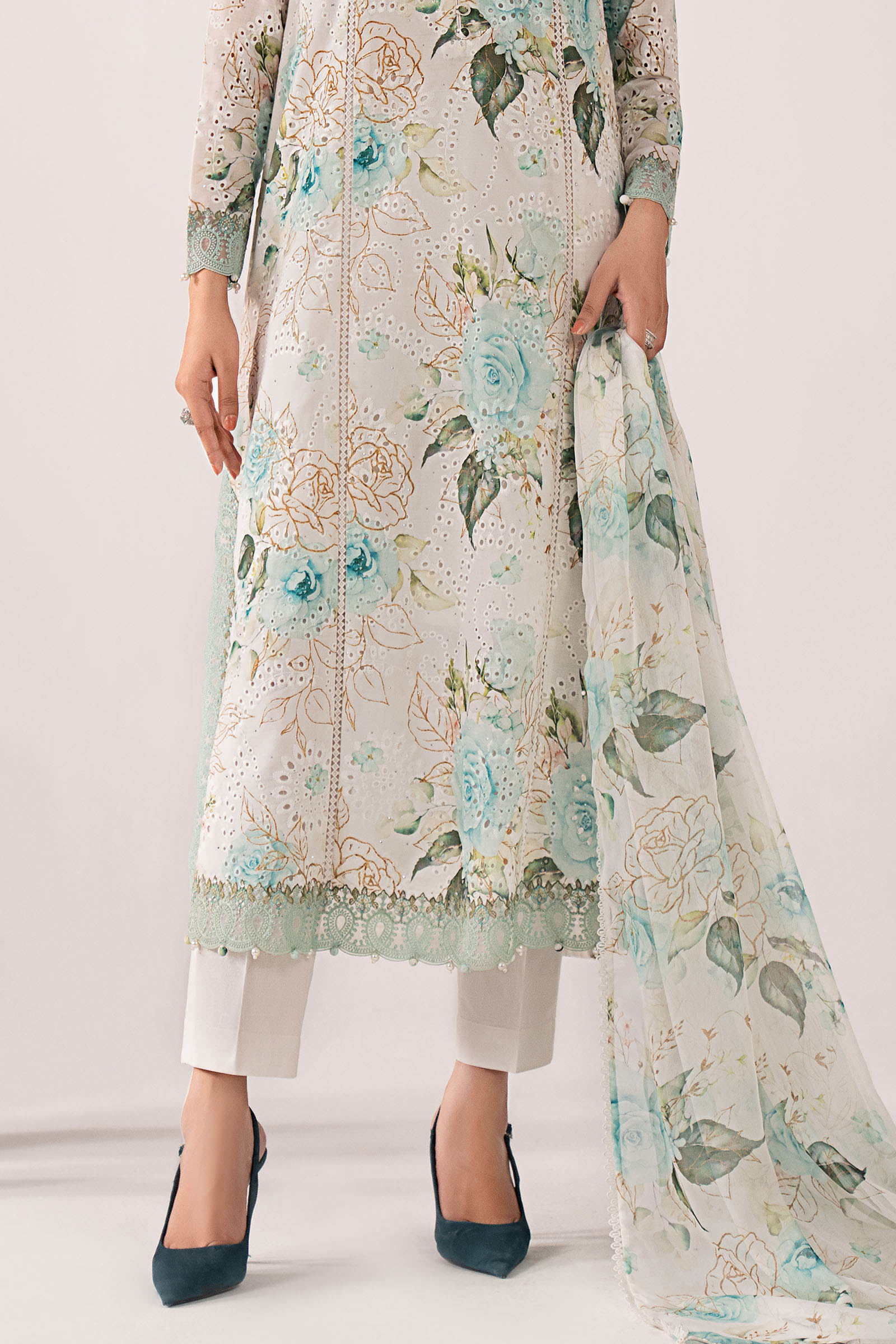 3 Piece Embroidered Lawn Suit - Image 5