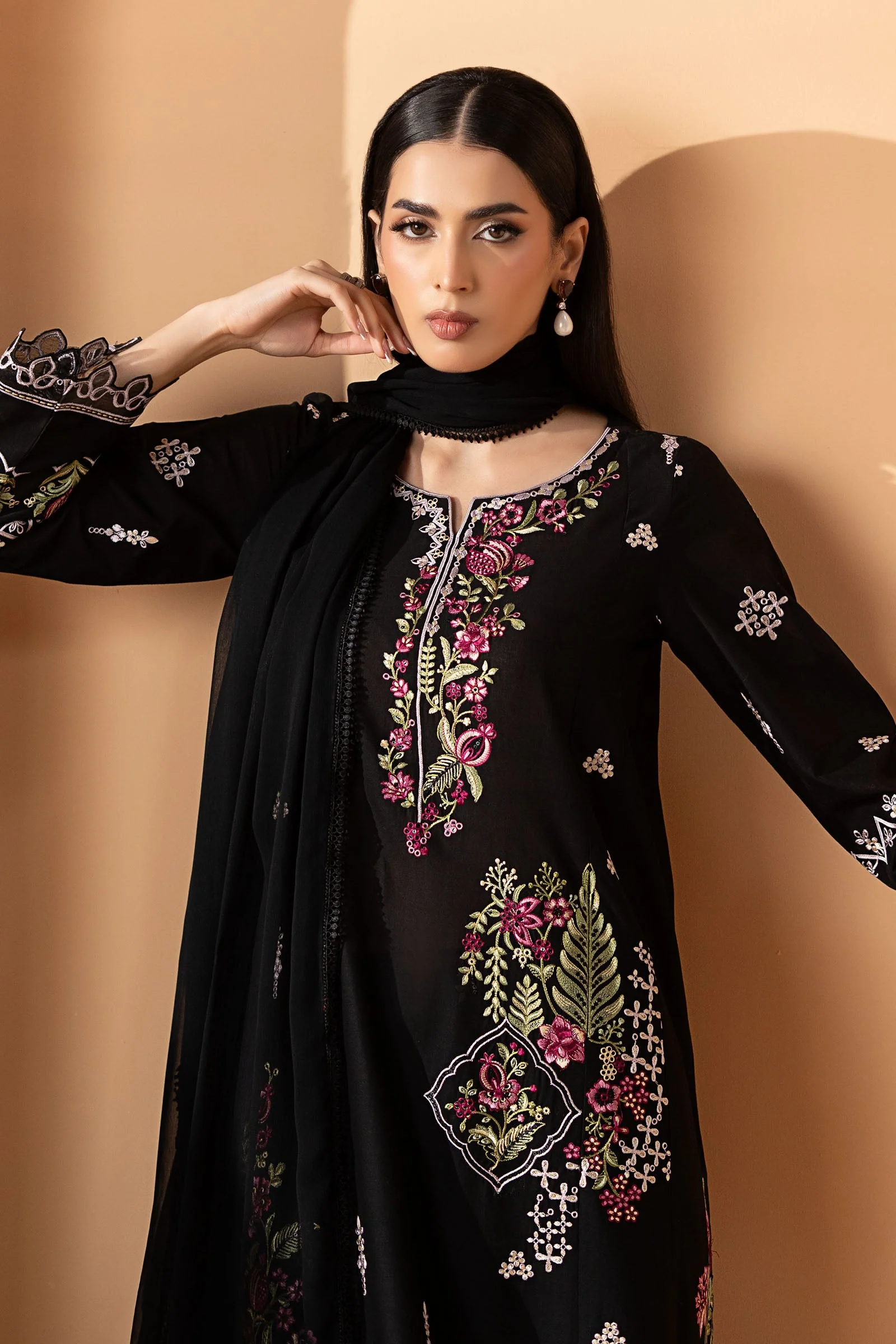 3 Piece Embroidered Lawn Suit - Image 2