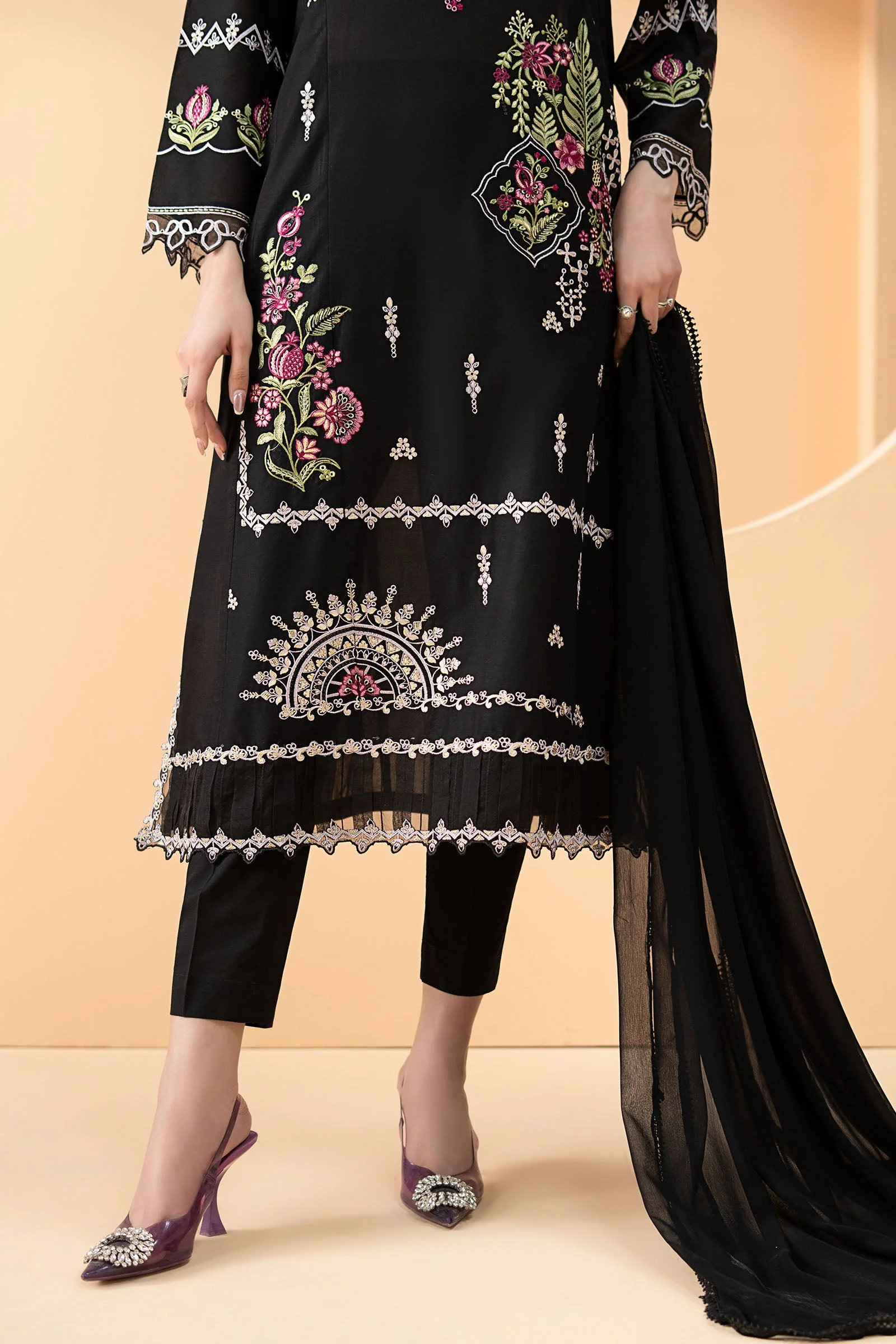 3 Piece Embroidered Lawn Suit - Image 6