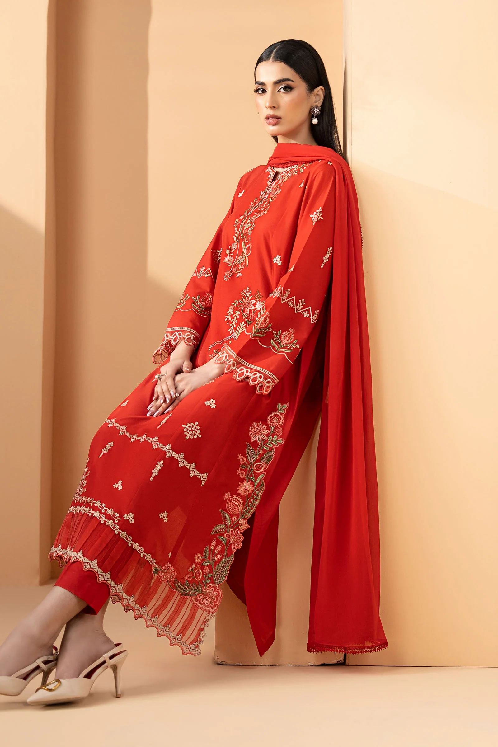 3 Piece Embroidered Lawn Suit - Image 2