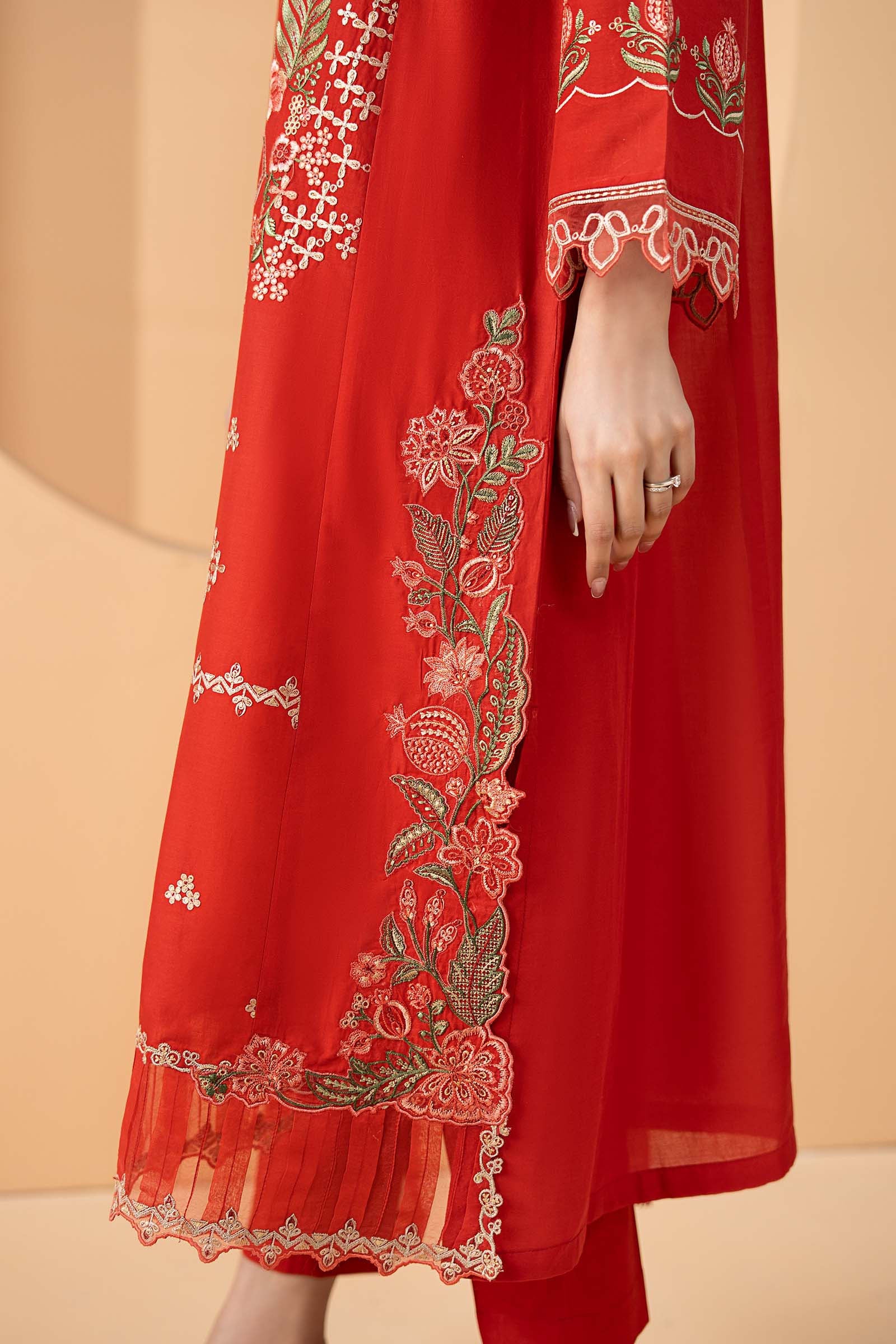 3 Piece Embroidered Lawn Suit - Image 4