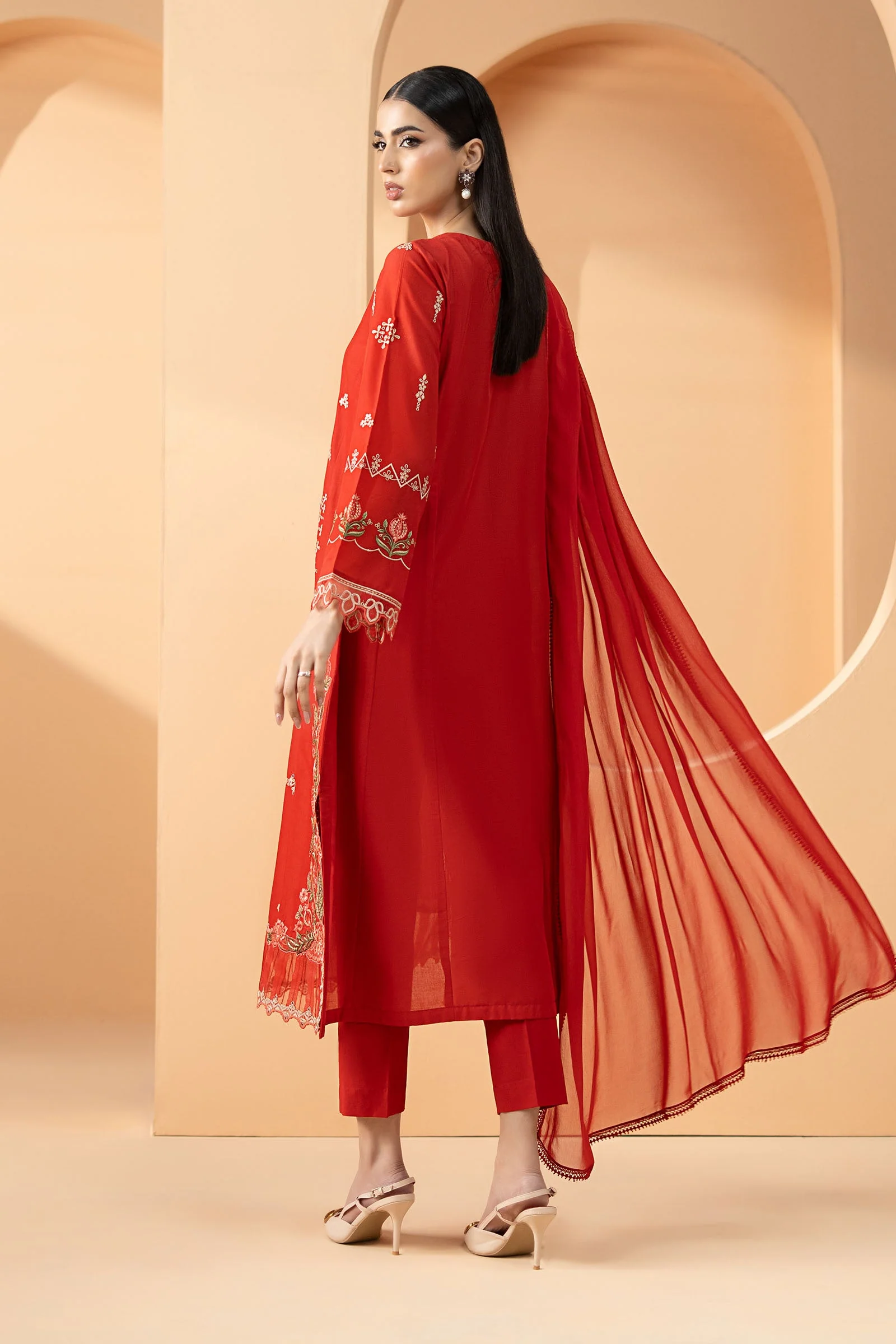 3 Piece Embroidered Lawn Suit - Image 8