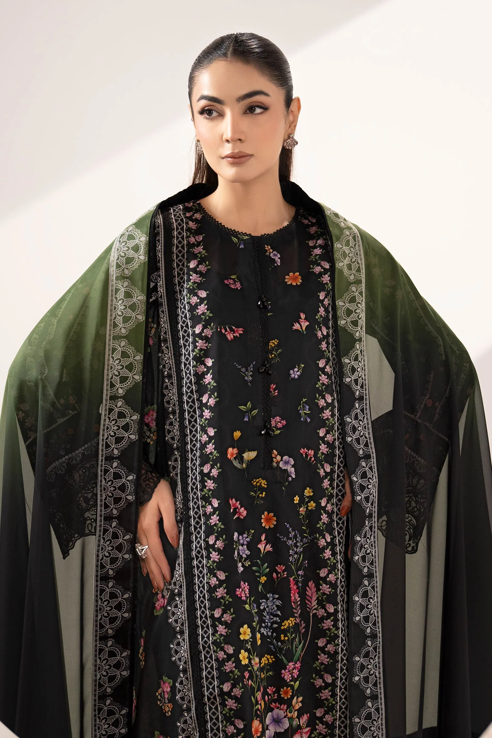 3 Piece Embroidered Lawn Suit - Image 2