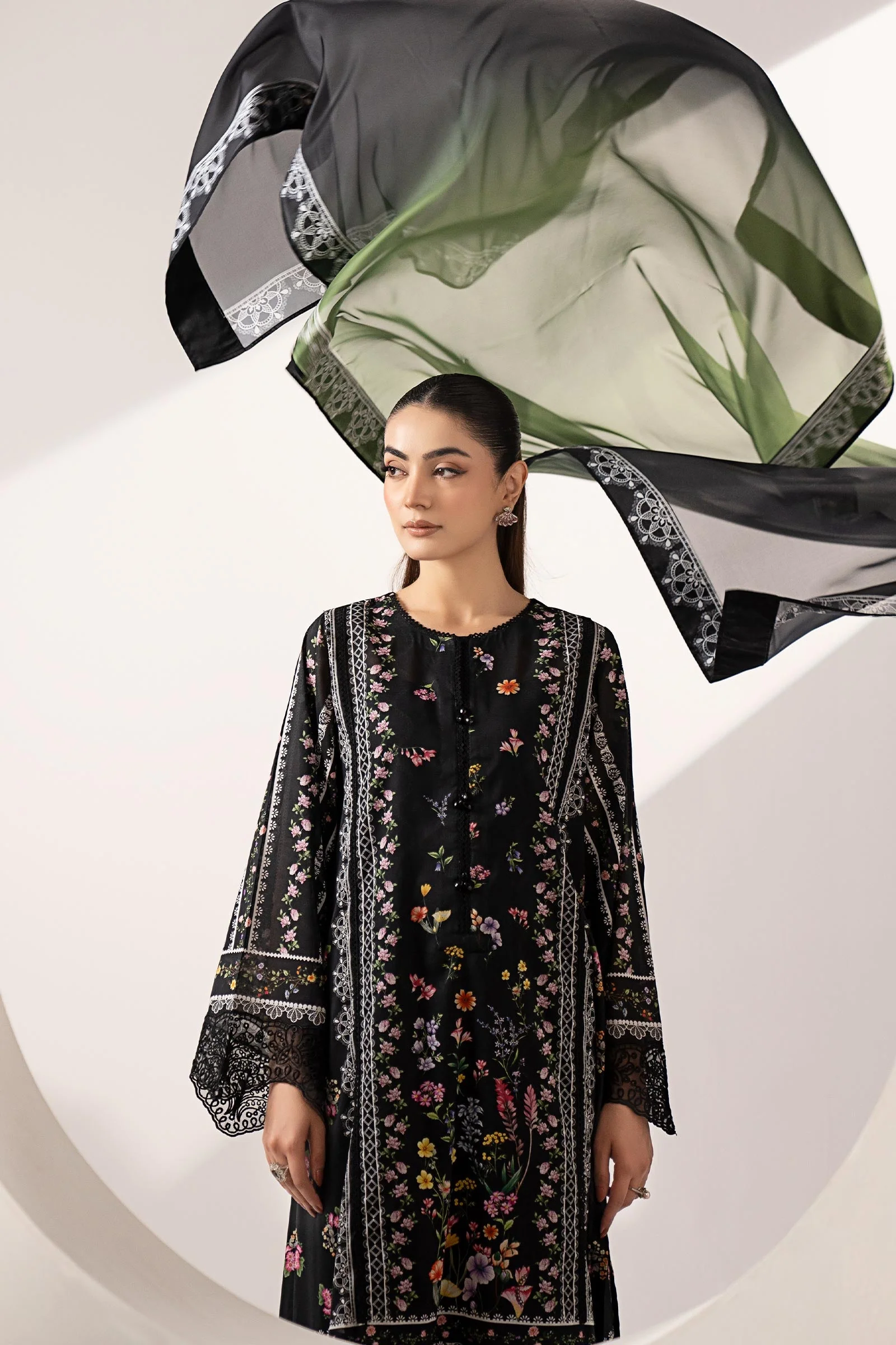 3 Piece Embroidered Lawn Suit - Image 3