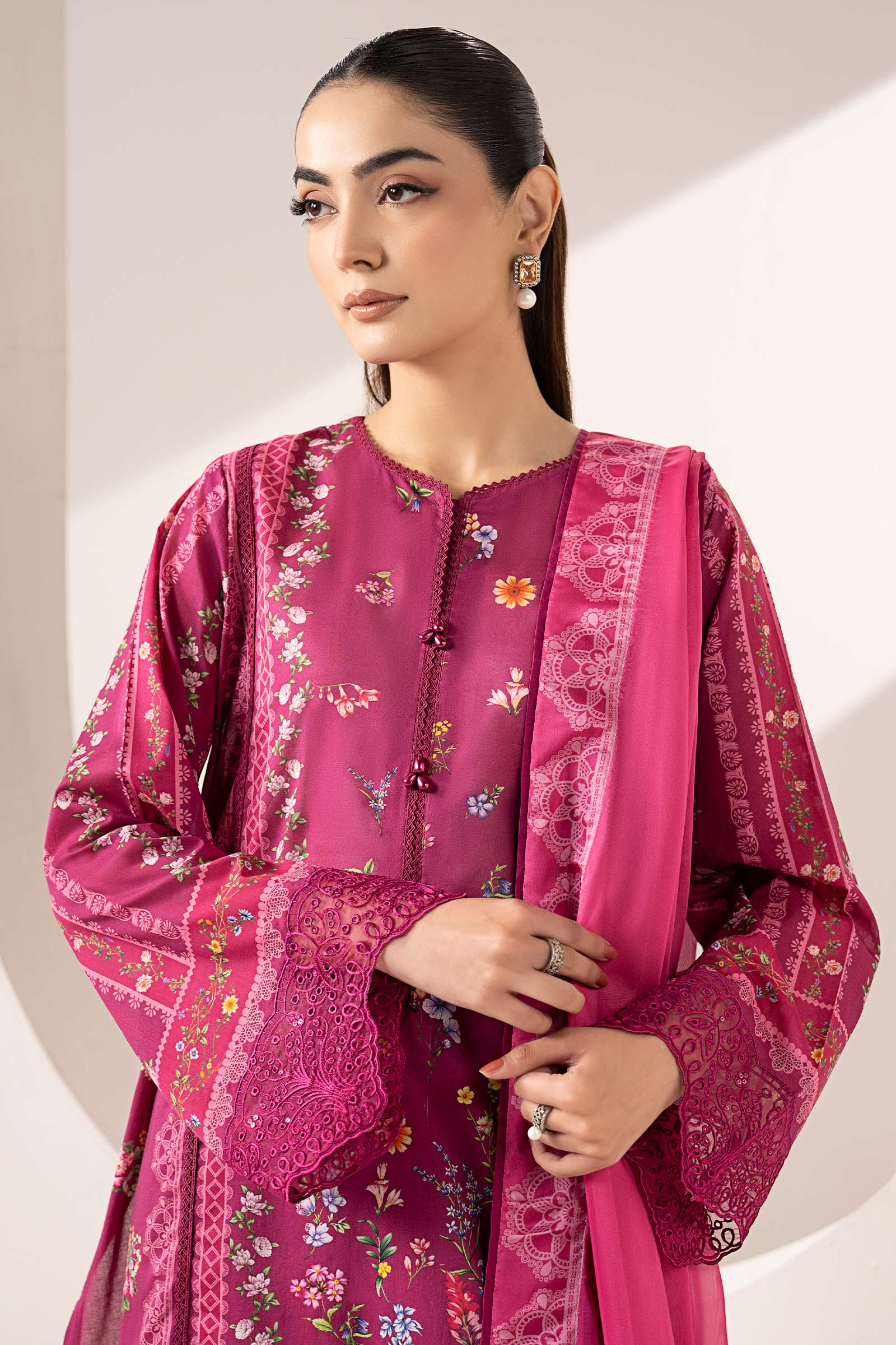 3 Piece Embroidered Lawn Suit - Image 2