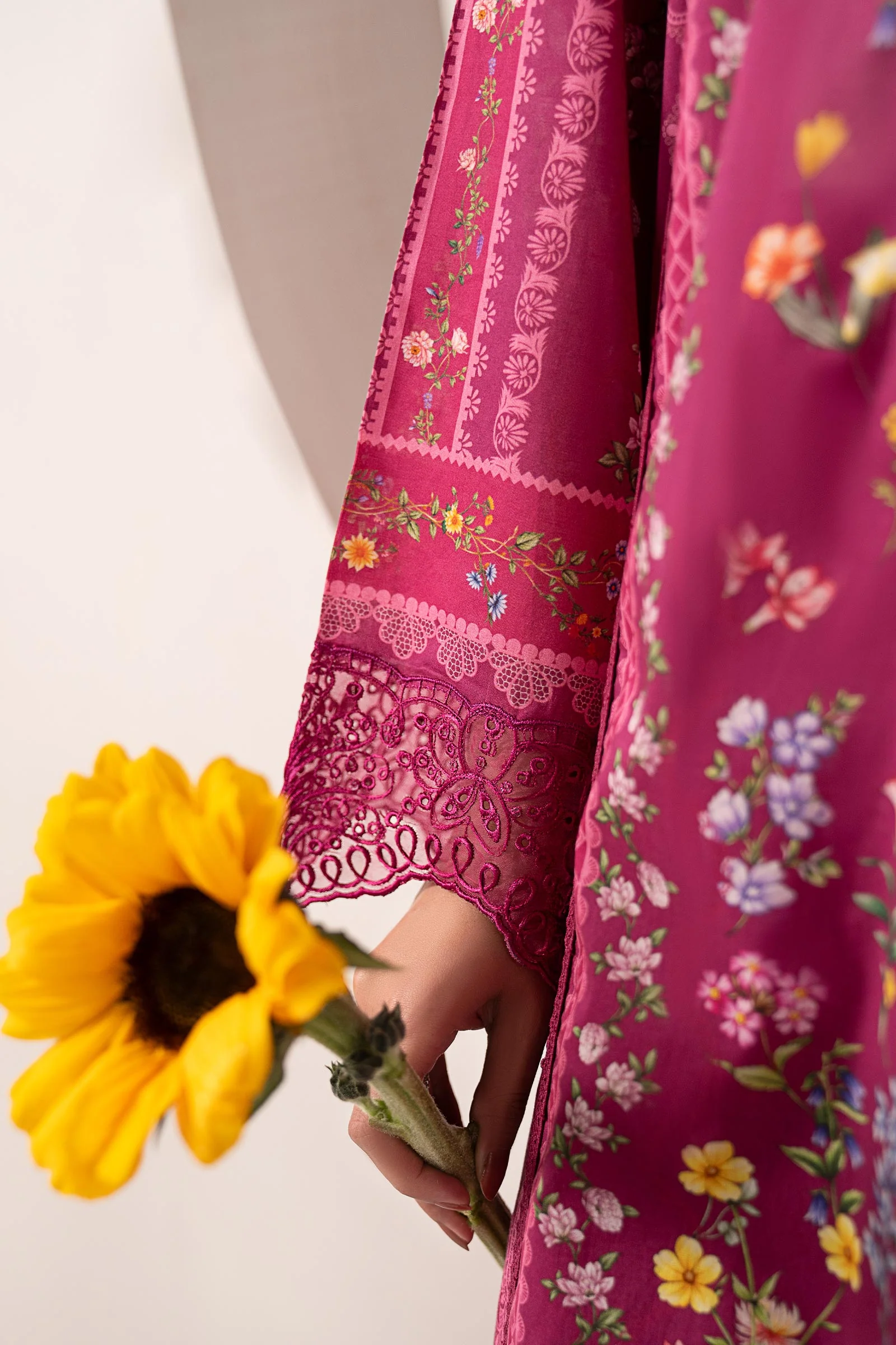 3 Piece Embroidered Lawn Suit - Image 5