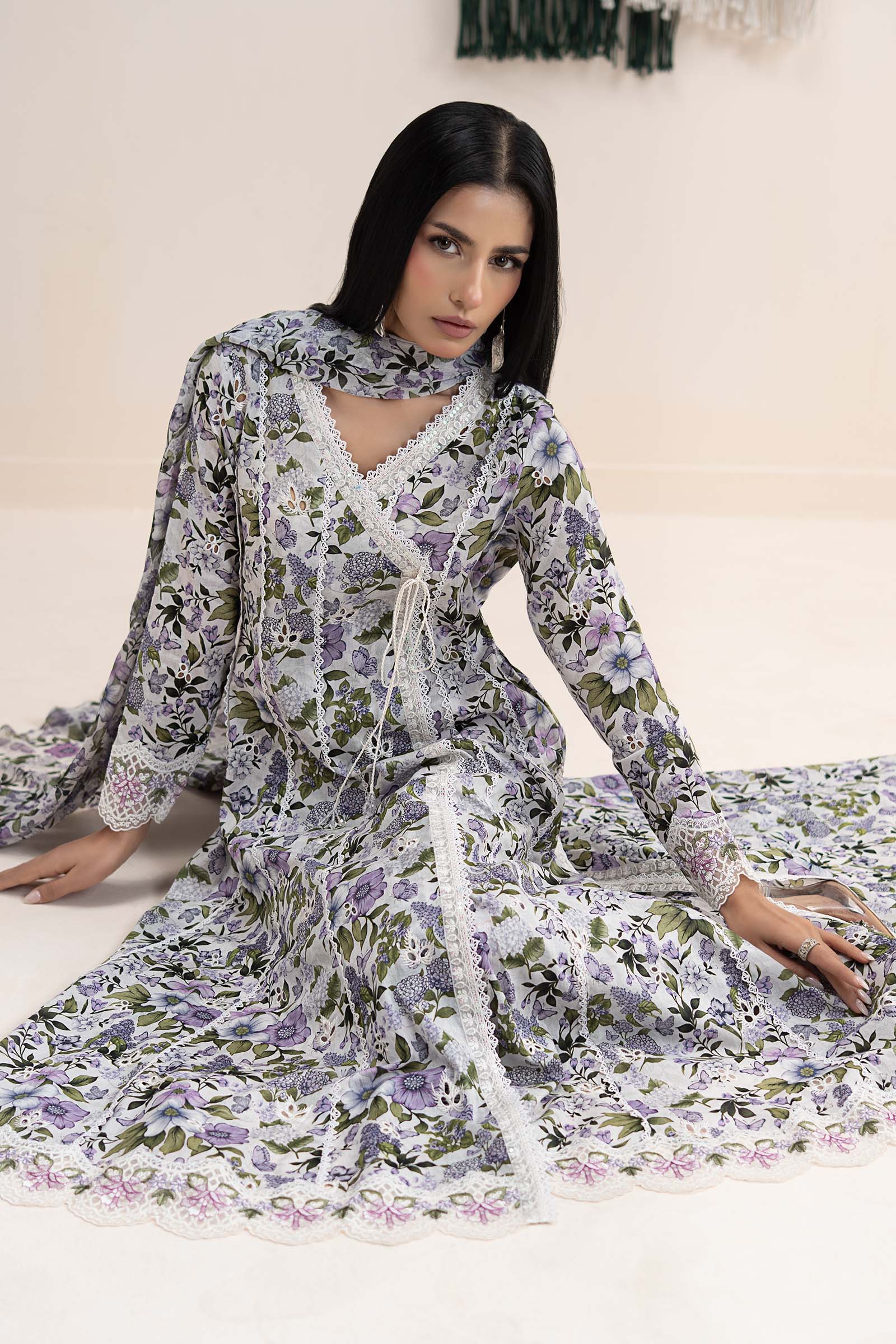 3 Piece Embroidered Lawn Suit - Image 2