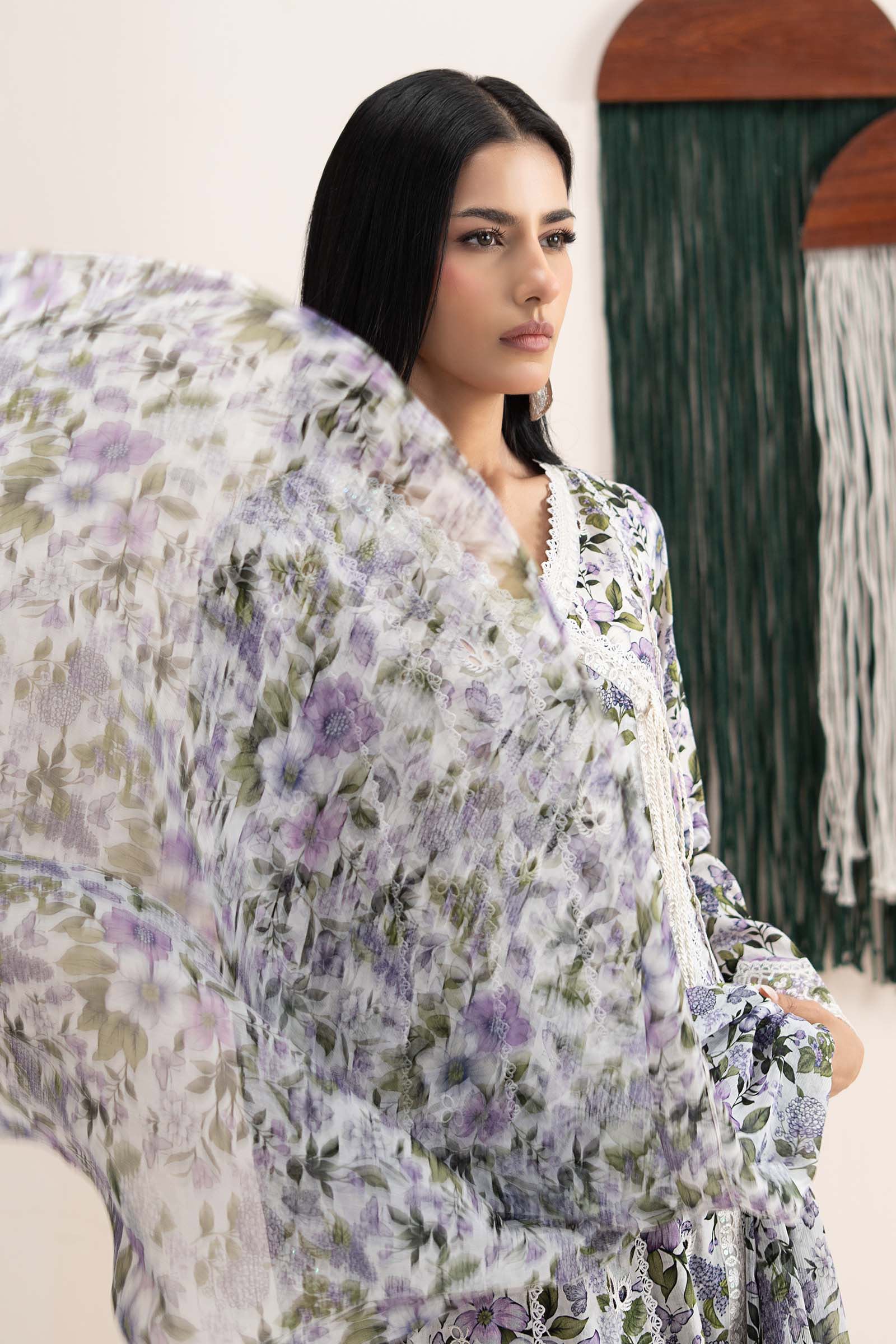 3 Piece Embroidered Lawn Suit - Image 3