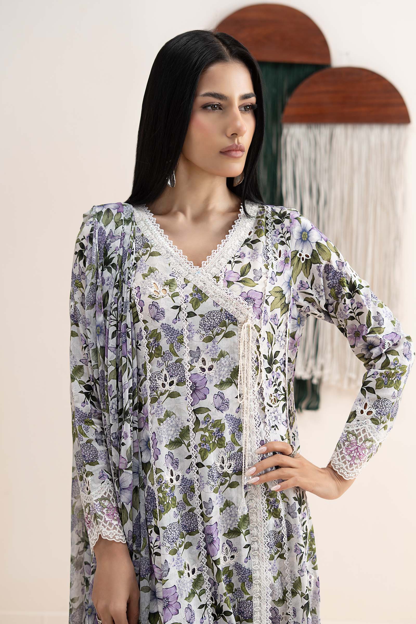 3 Piece Embroidered Lawn Suit - Image 4