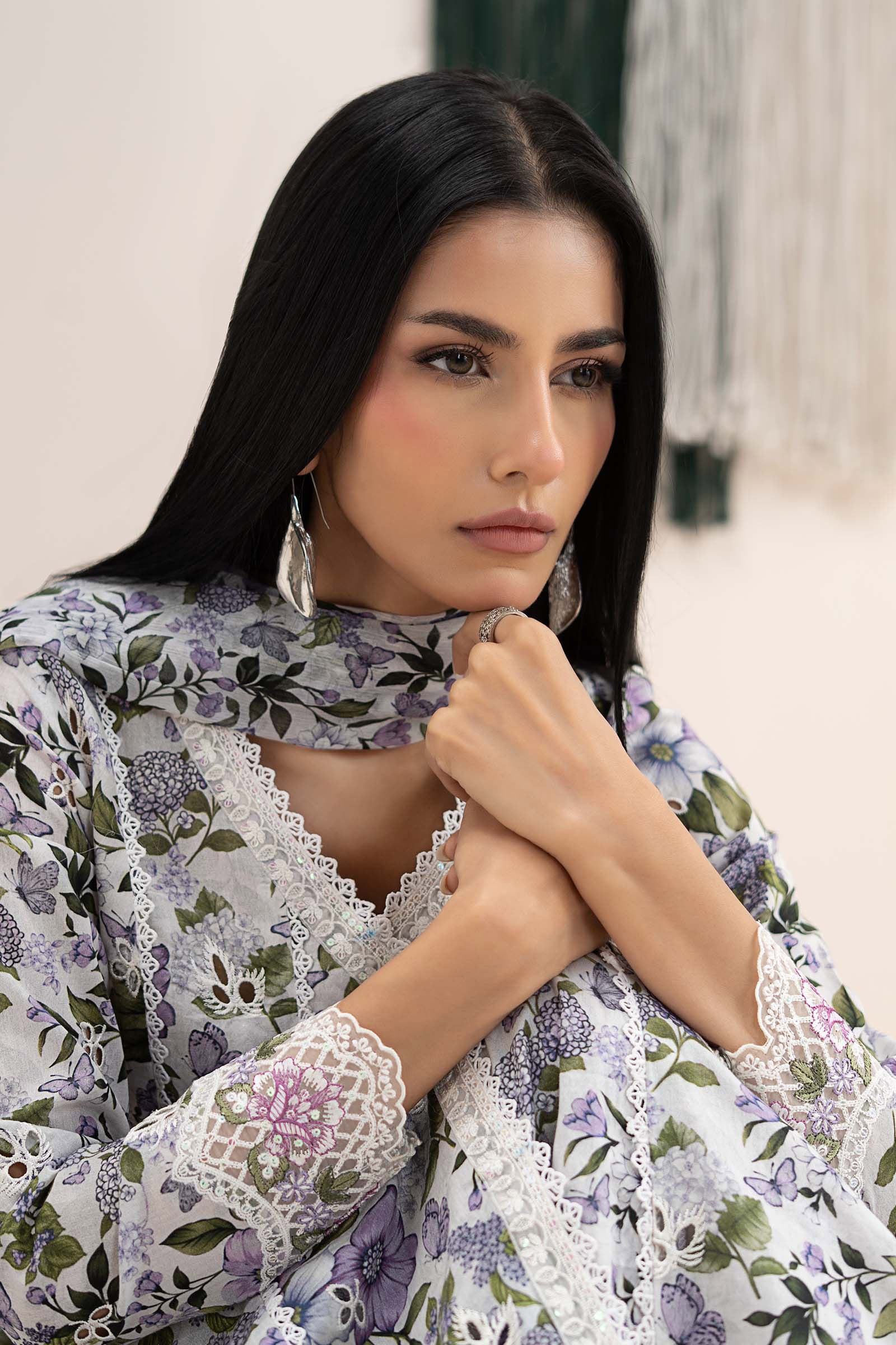 3 Piece Embroidered Lawn Suit - Image 5