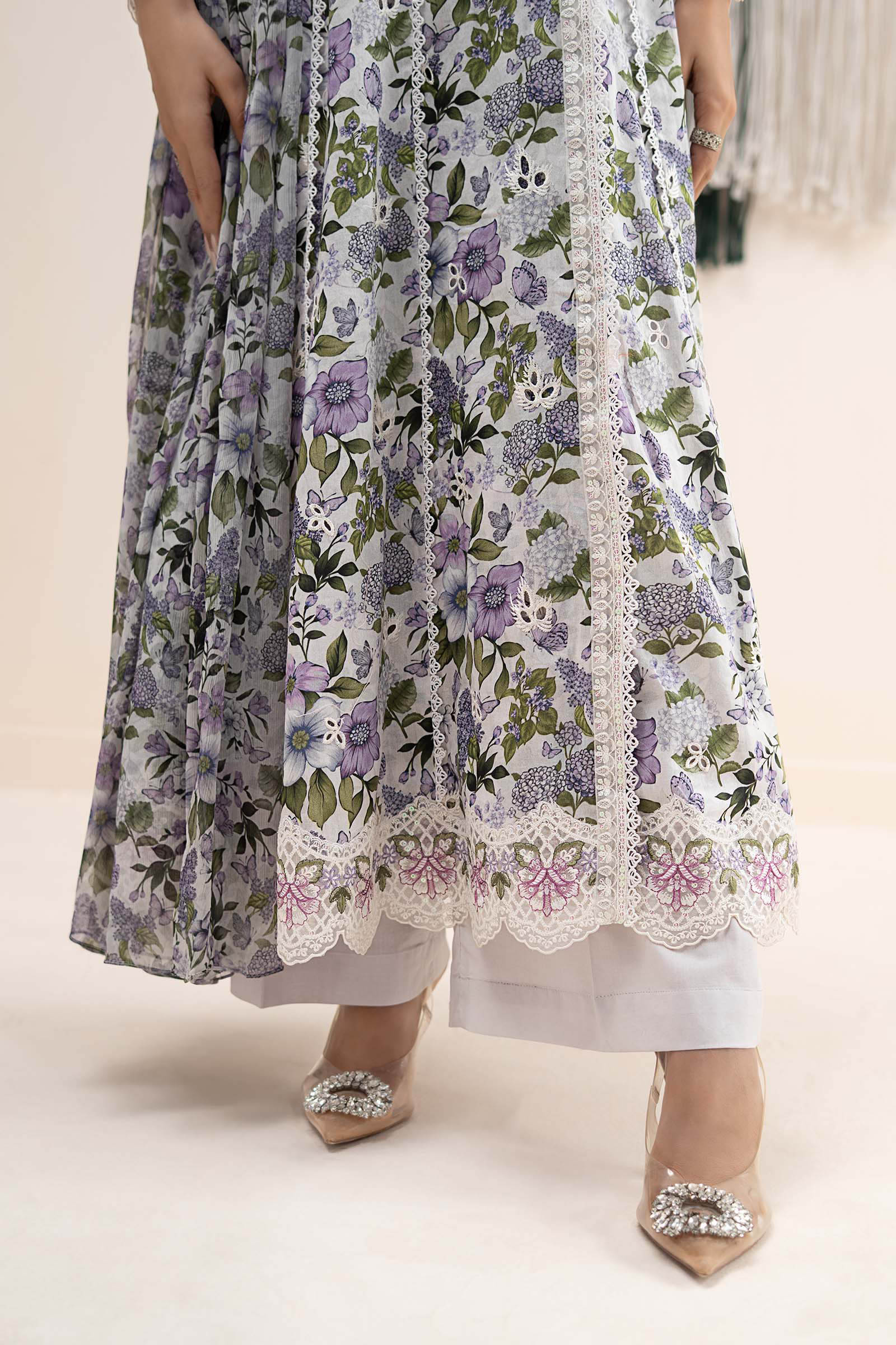 3 Piece Embroidered Lawn Suit - Image 7