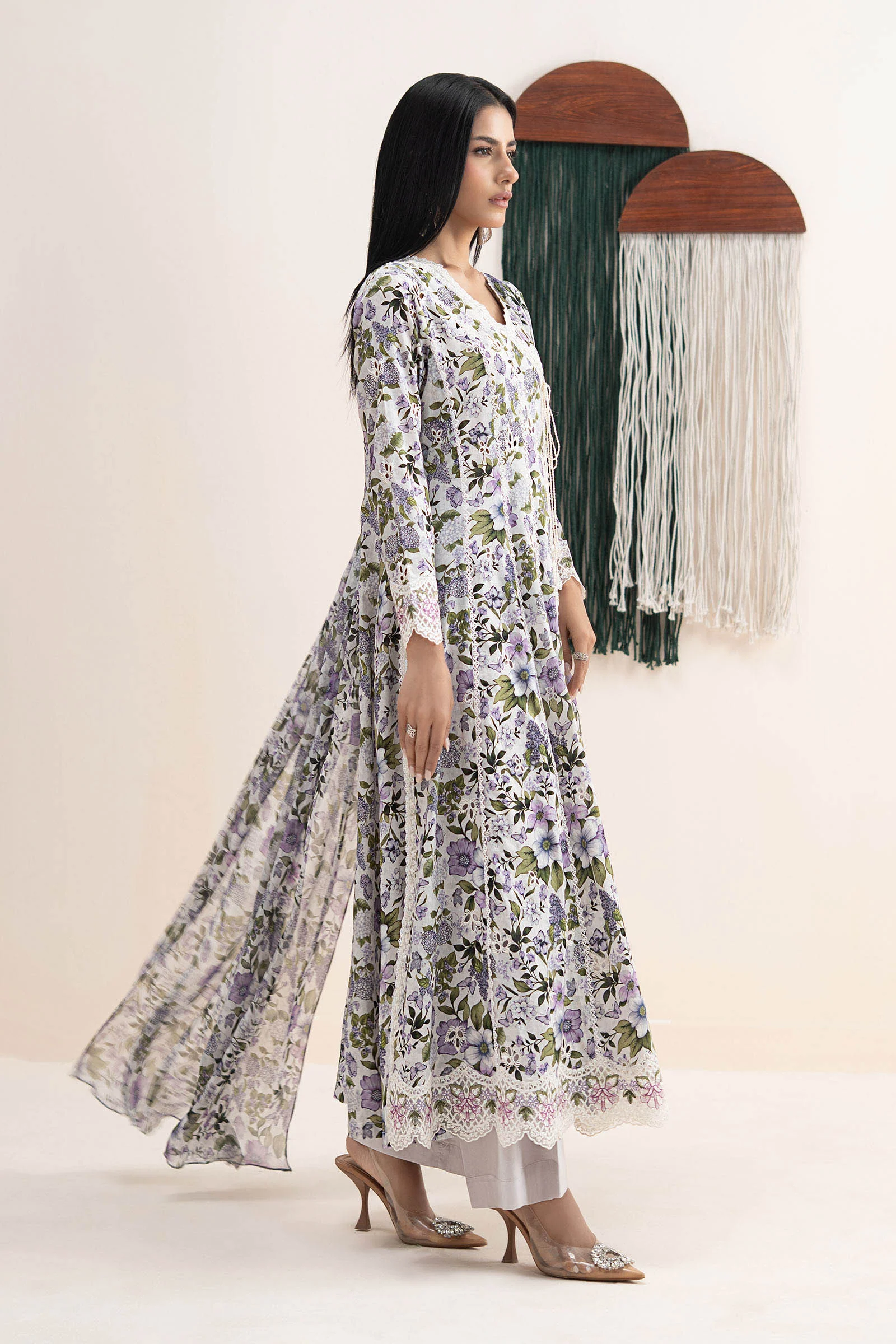 3 Piece Embroidered Lawn Suit - Image 9