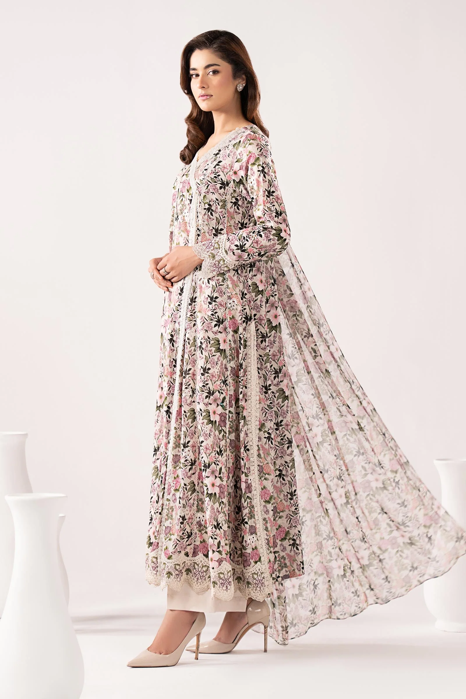 3 Piece Embroidered Lawn Suit - Image 4