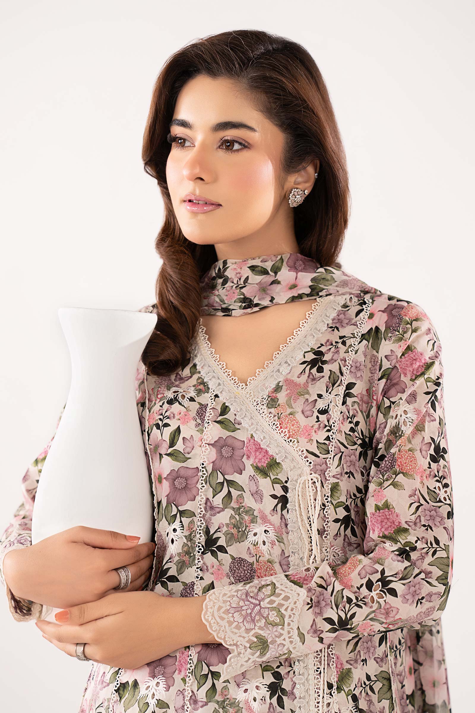 3 Piece Embroidered Lawn Suit - Image 5